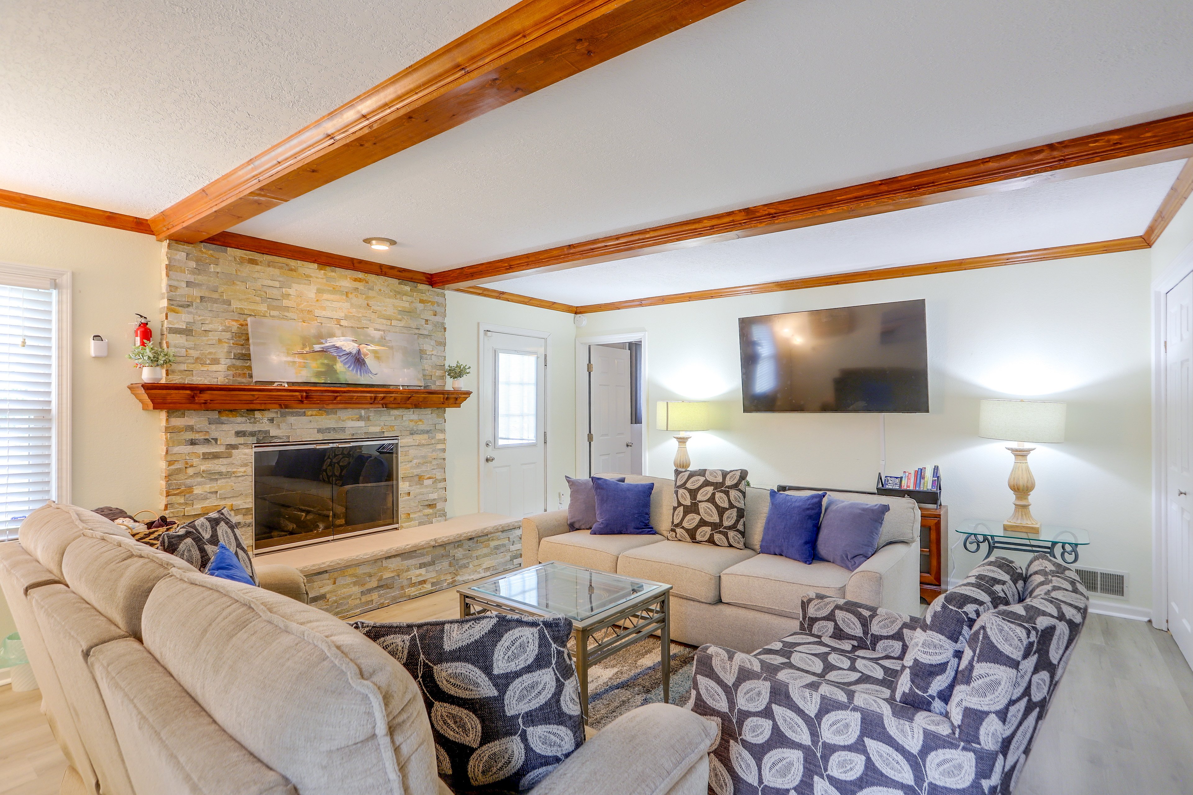 Living Room | Gas Fireplace