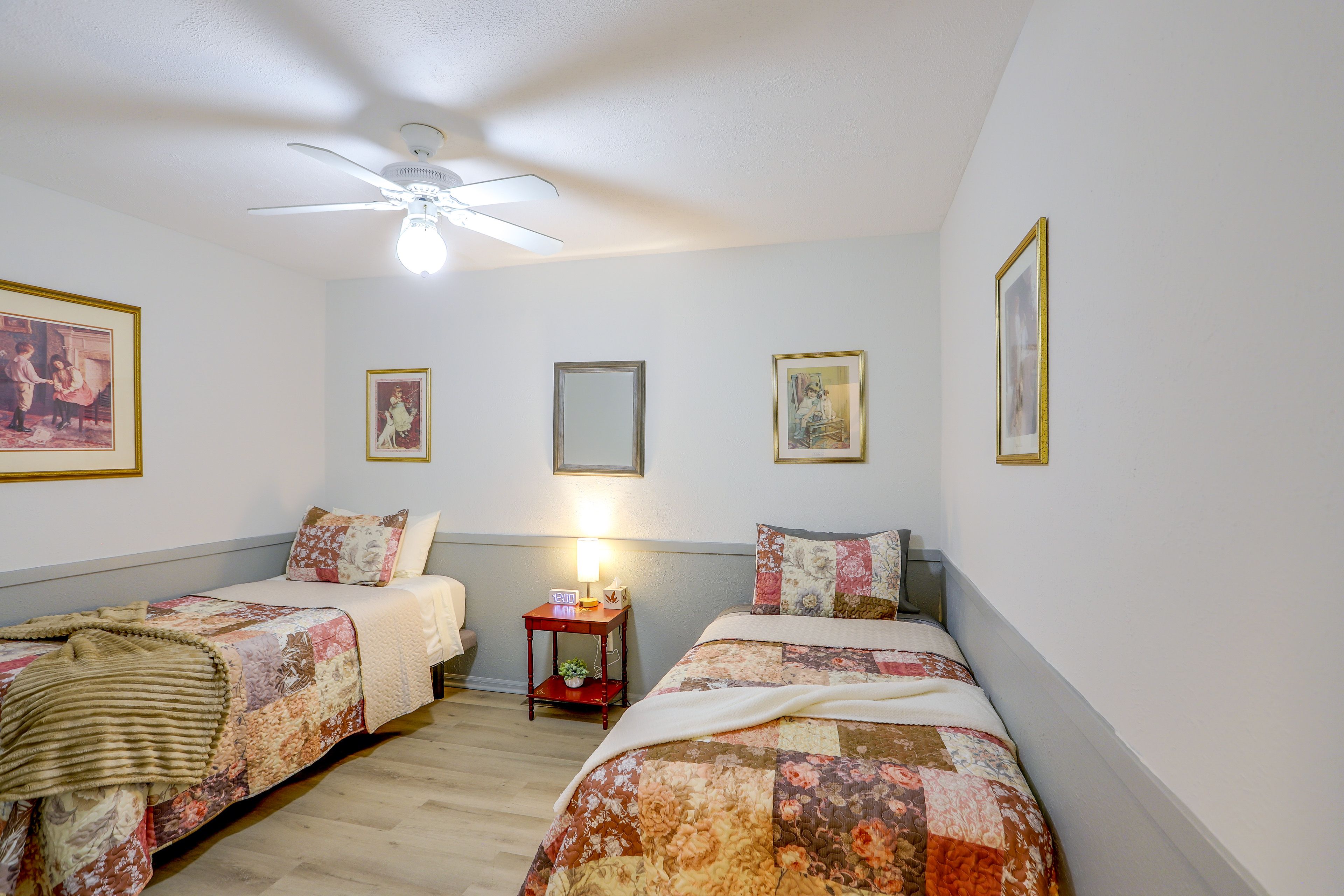 Bedroom | 2 Twin Beds