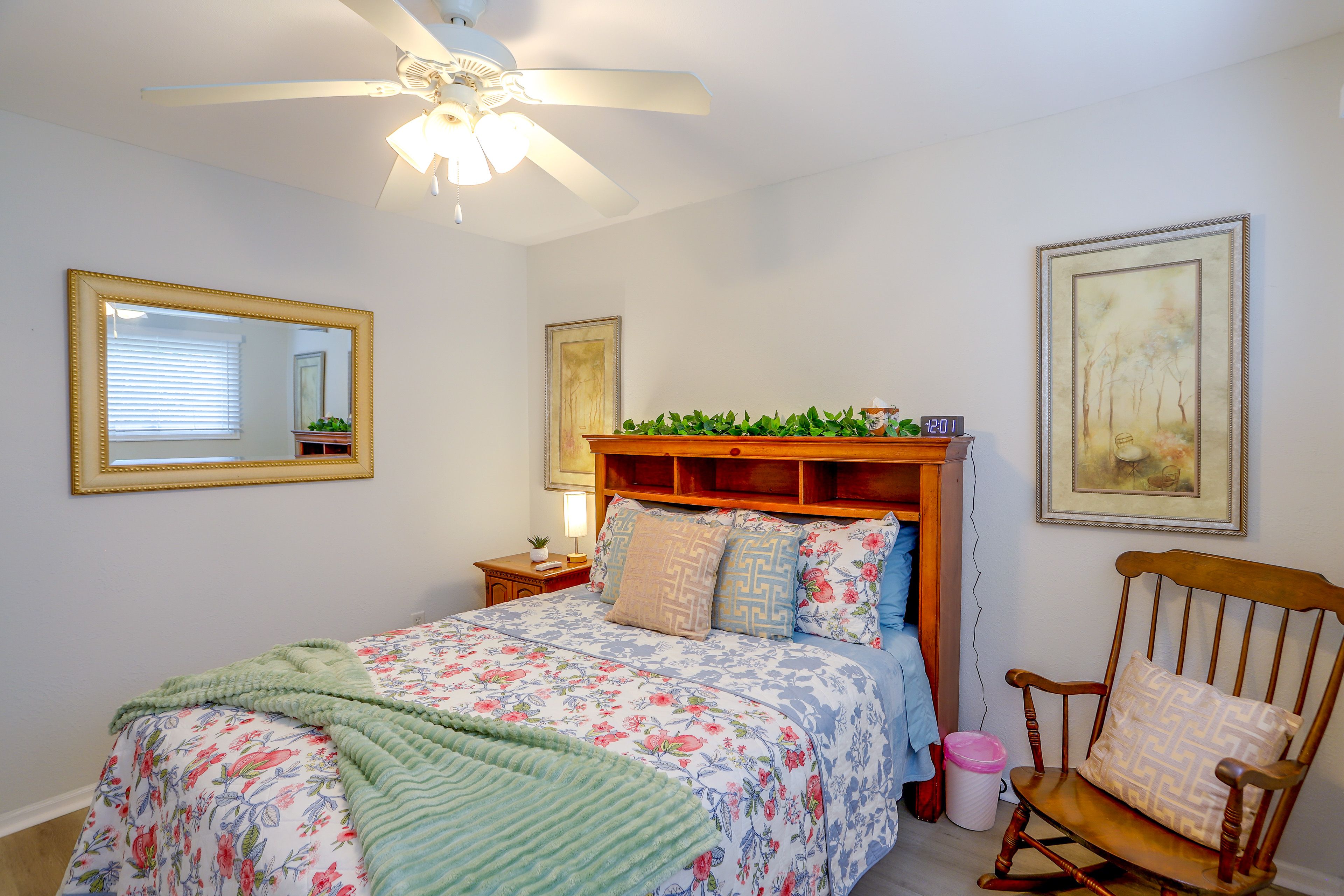 Bedroom | Queen Bed