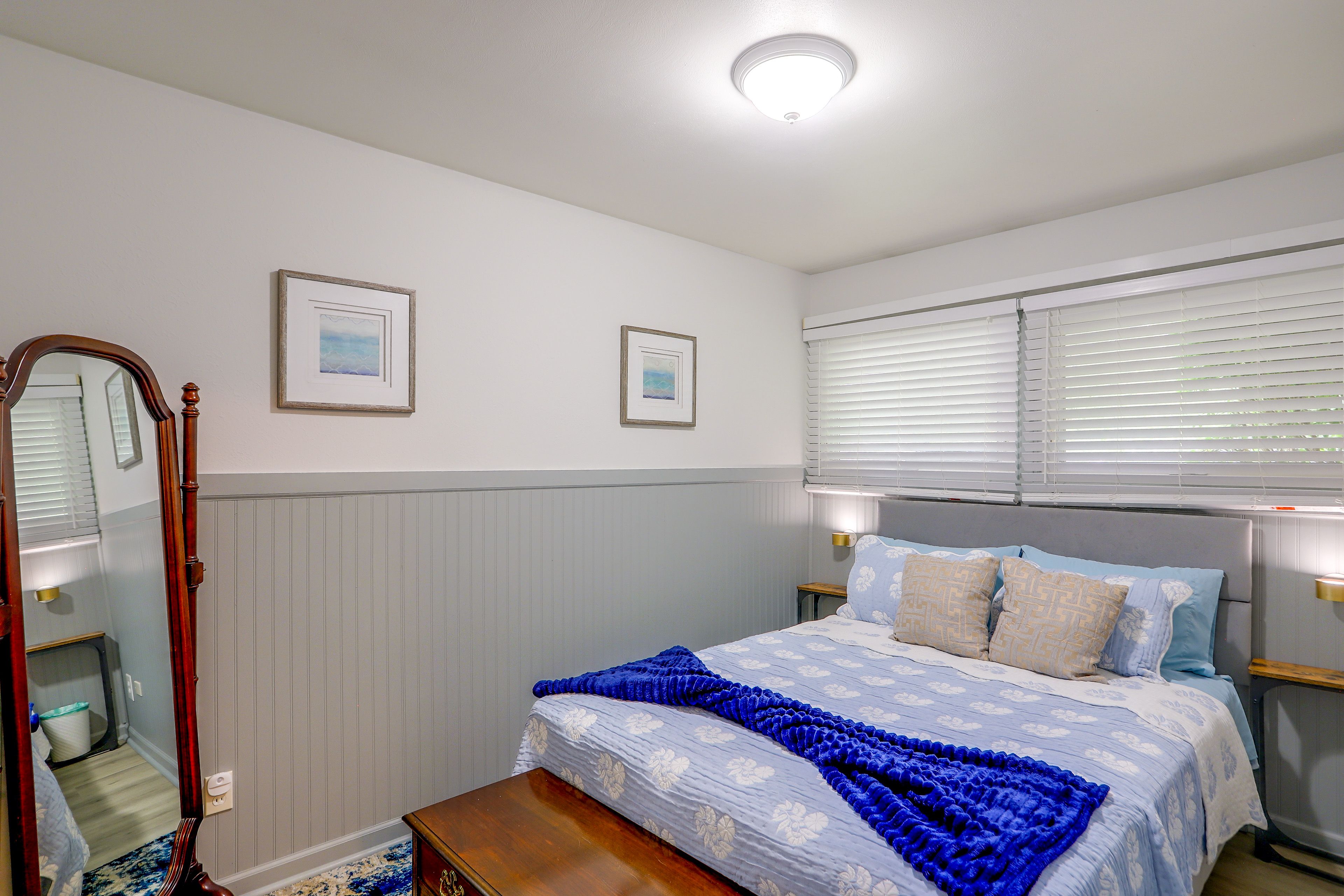 Bedroom | Queen Bed