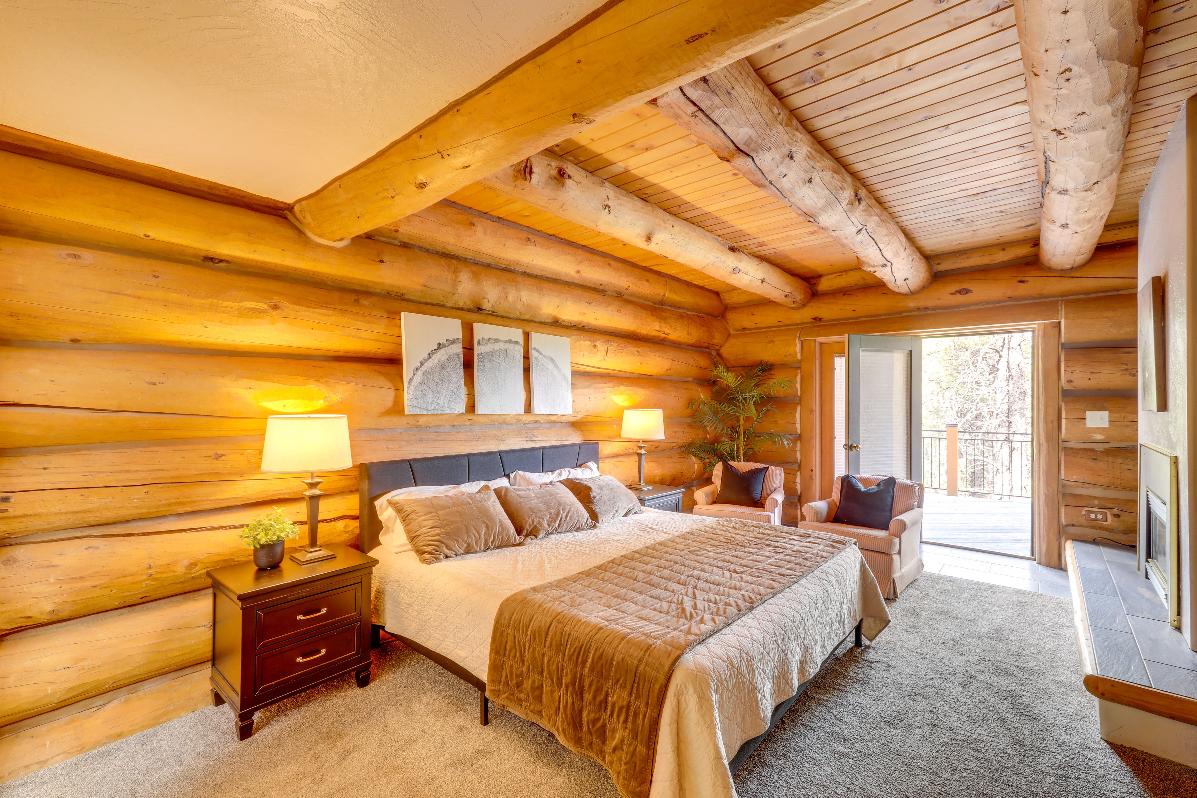 Bedroom 1 | King Bed | 1st Floor