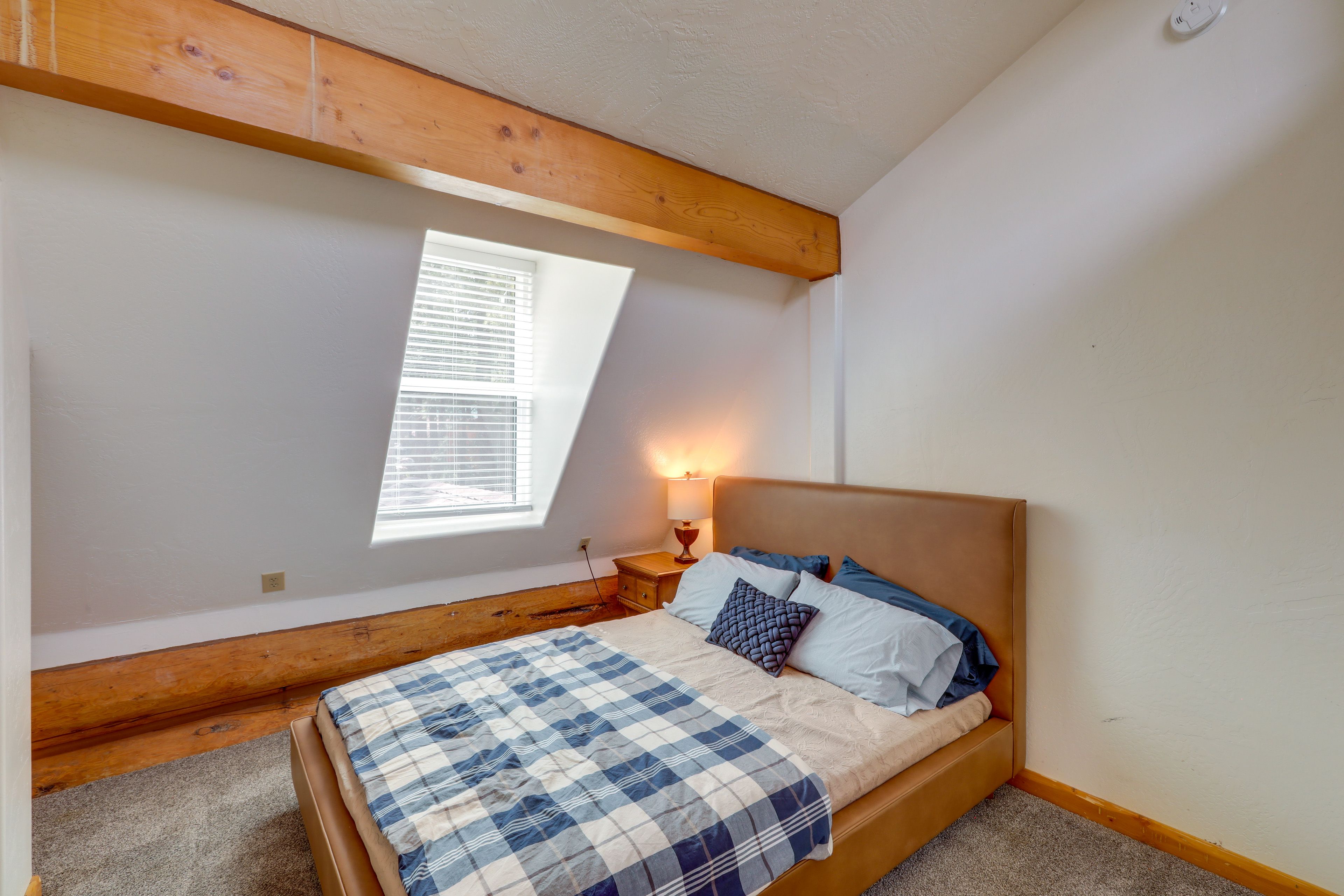Bedroom 4 | Queen Bed | 2nd Floor