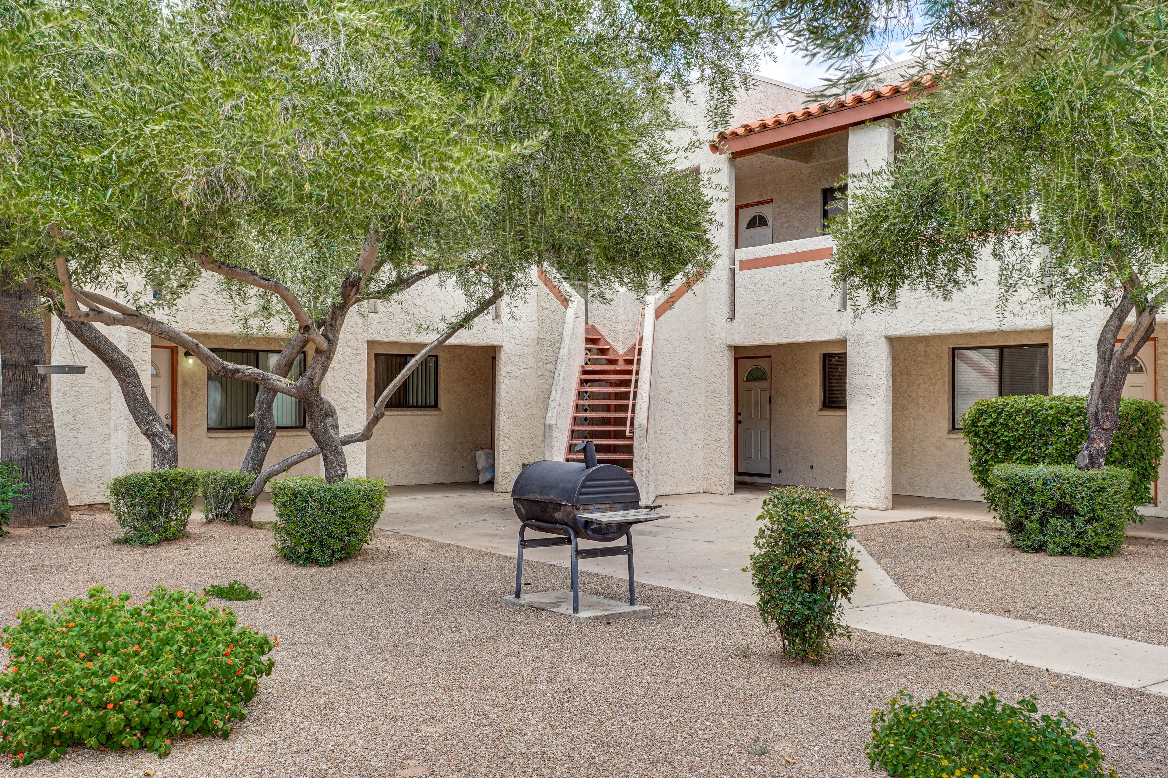 Community Amenities | Outdoor Pool | Grilling & Dining Areas