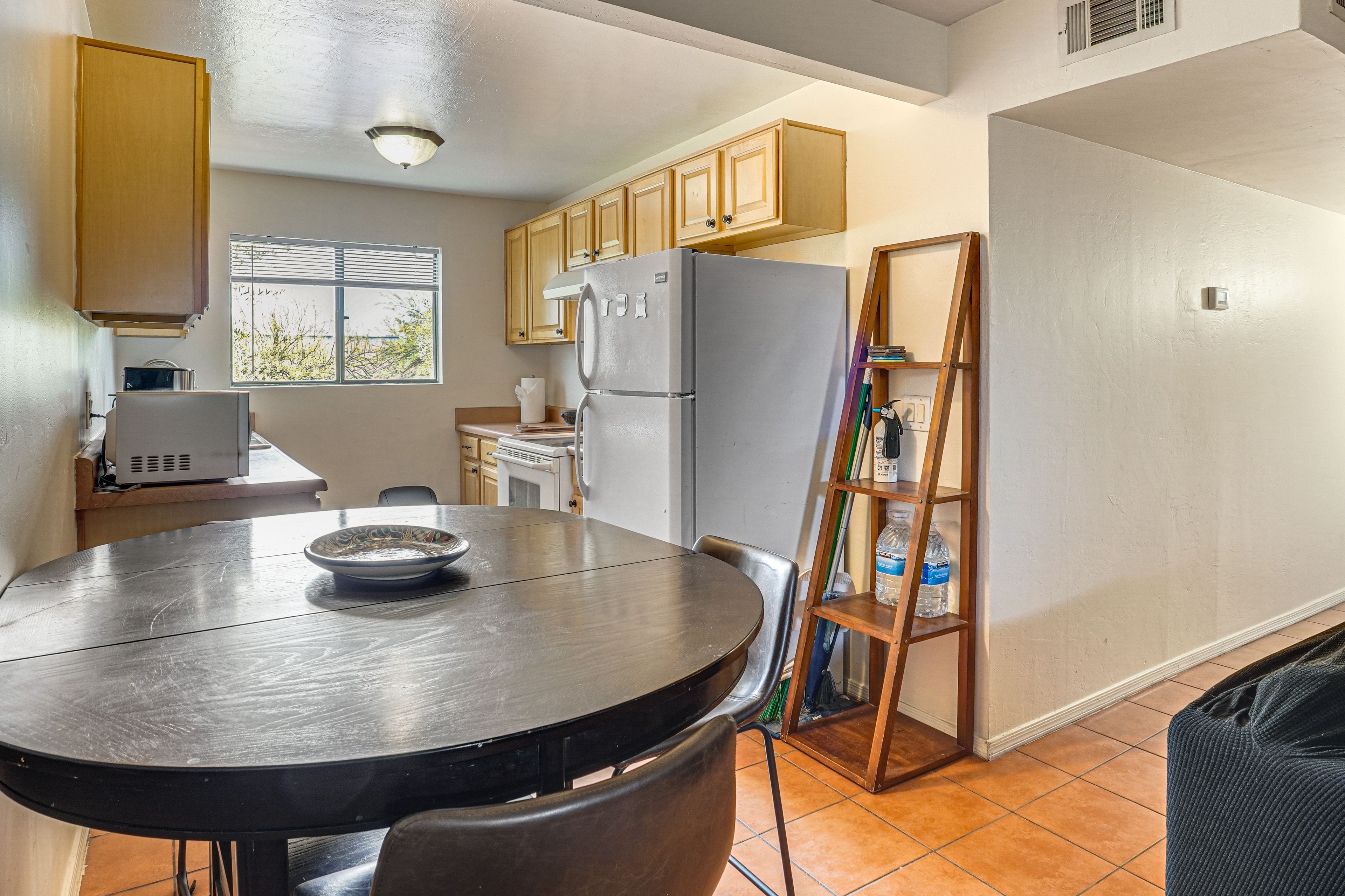 Dining Area | Dishes & Flatware Provided