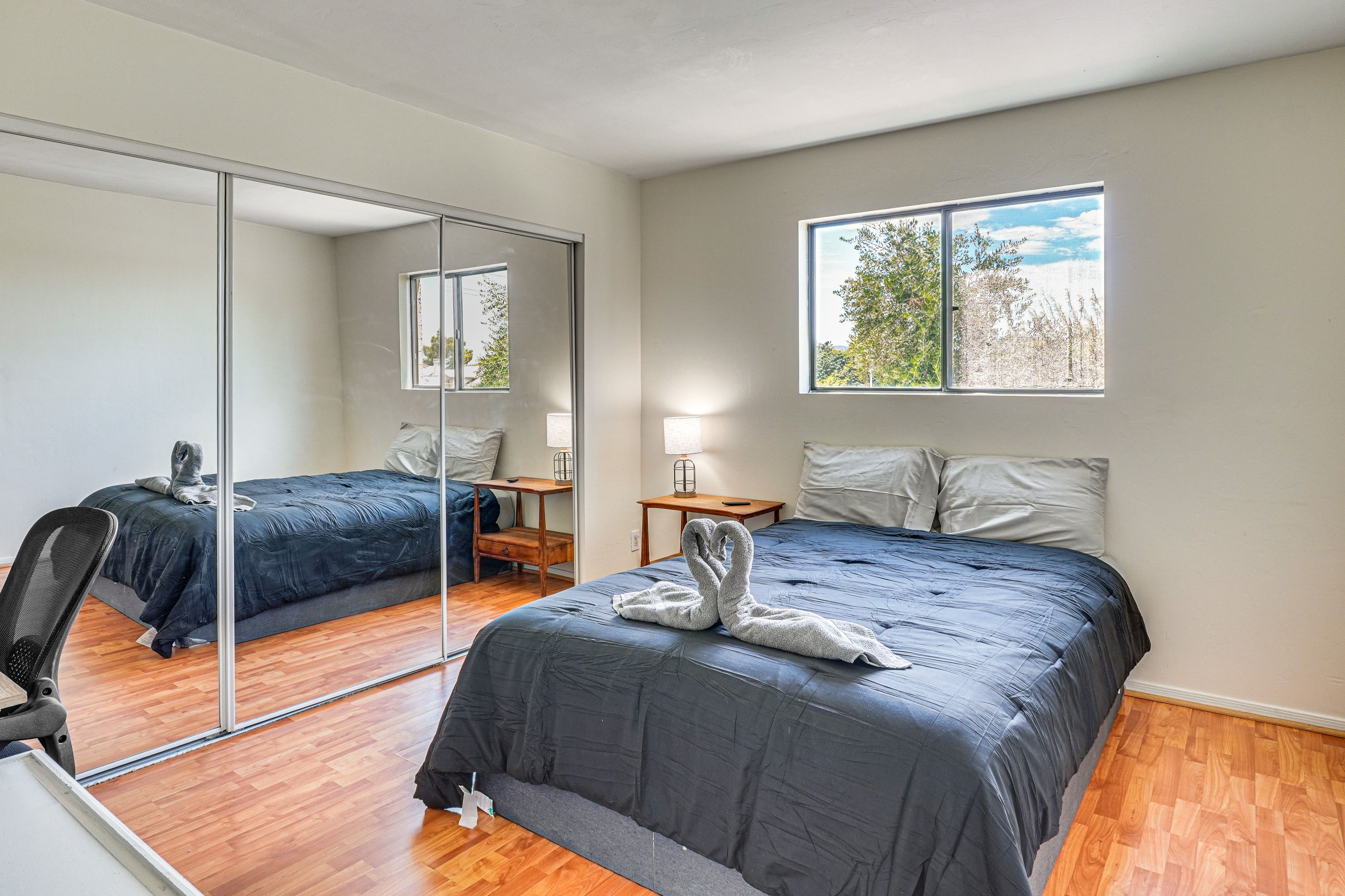 Bedroom 1 | Queen Bed