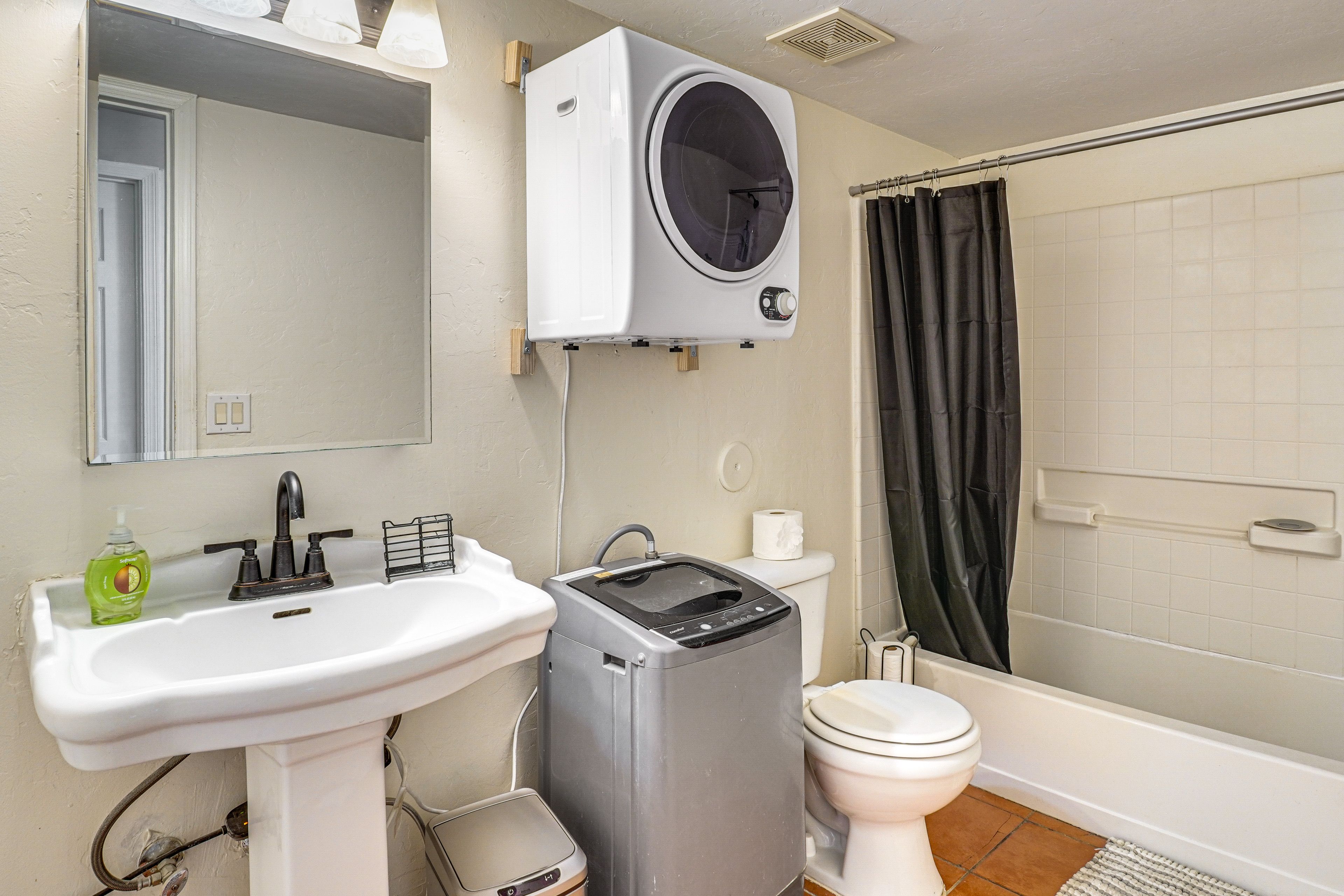 Full Bathroom | Washer & Dryer | Towels & Linens Provided