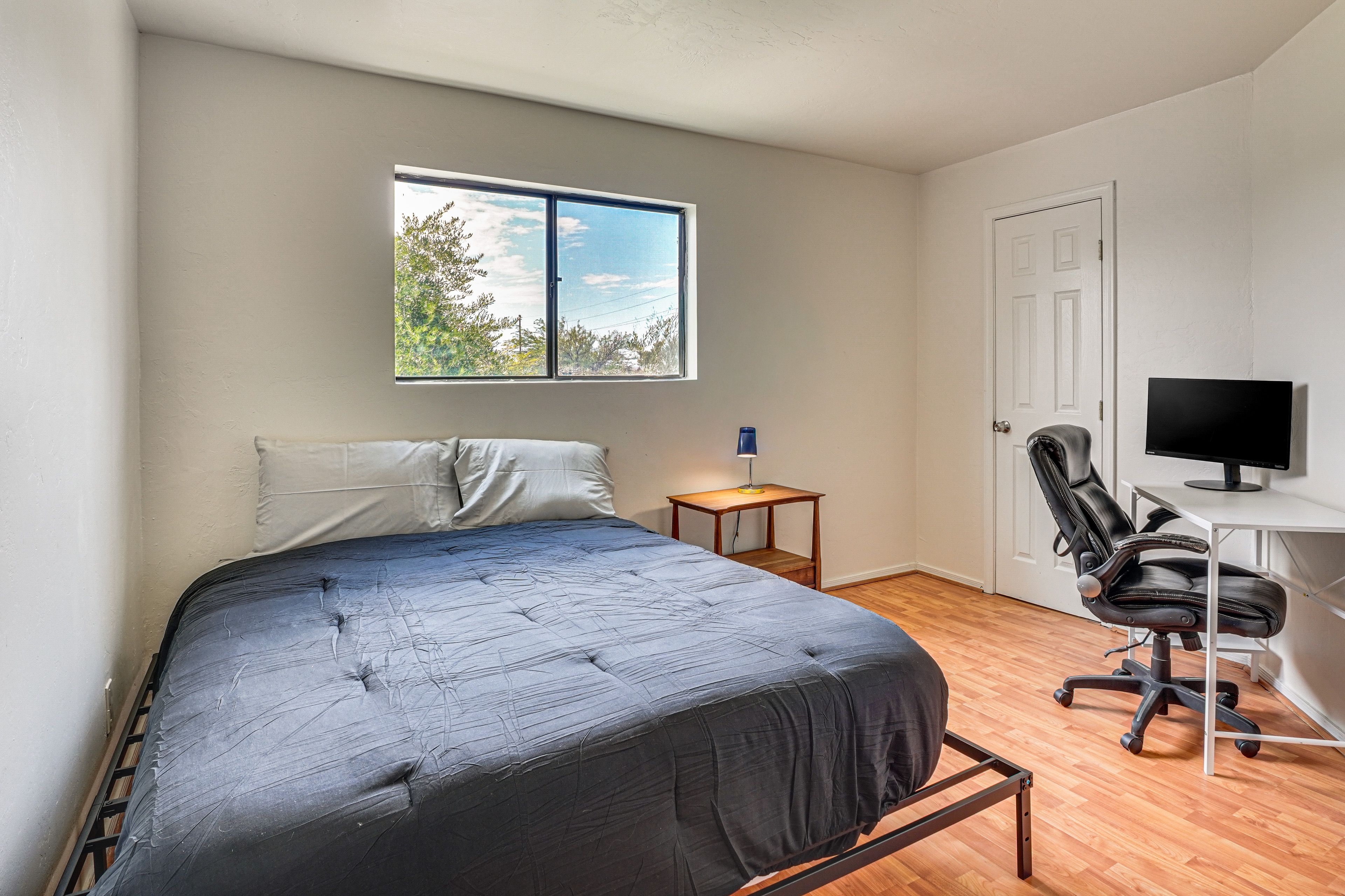 Bedroom 2 | Queen Bed