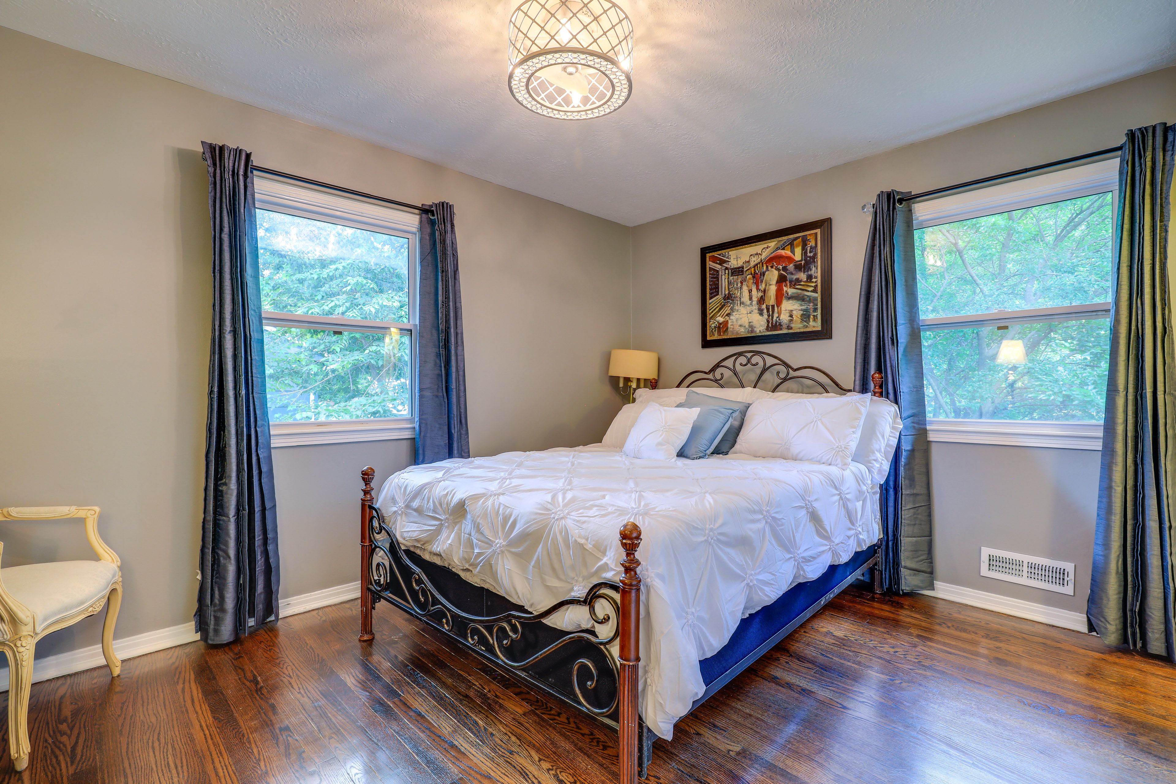 Bedroom 1 | Queen Bed