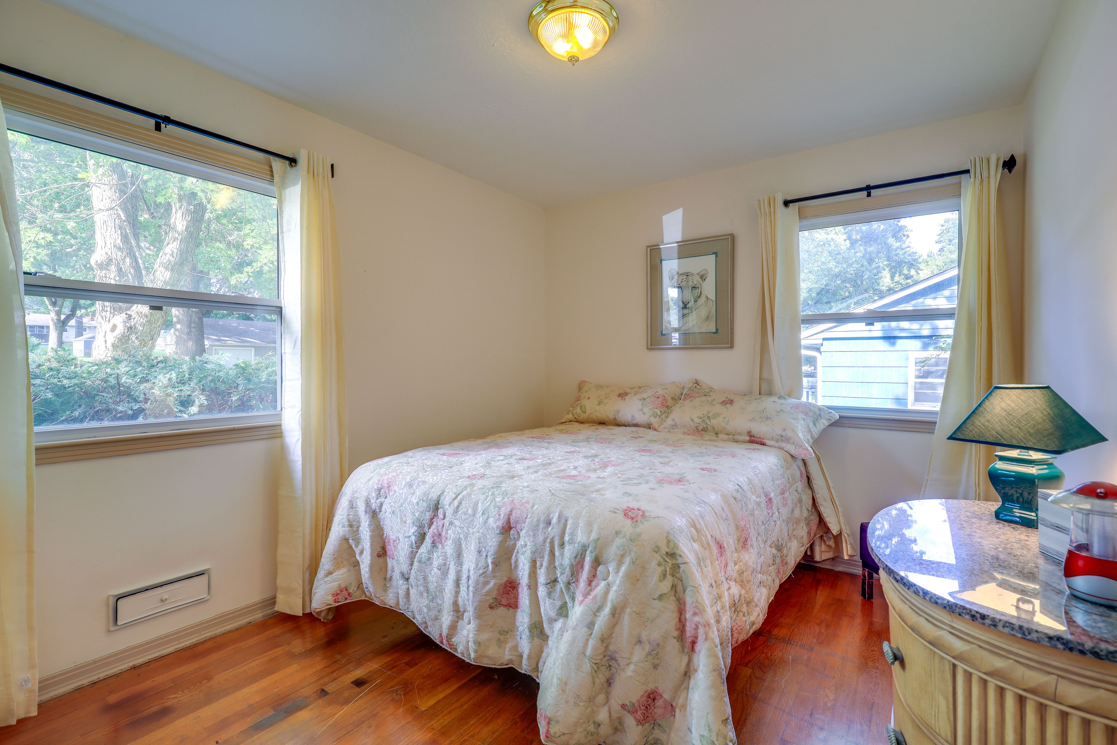 Bedroom 2 | Queen Bed