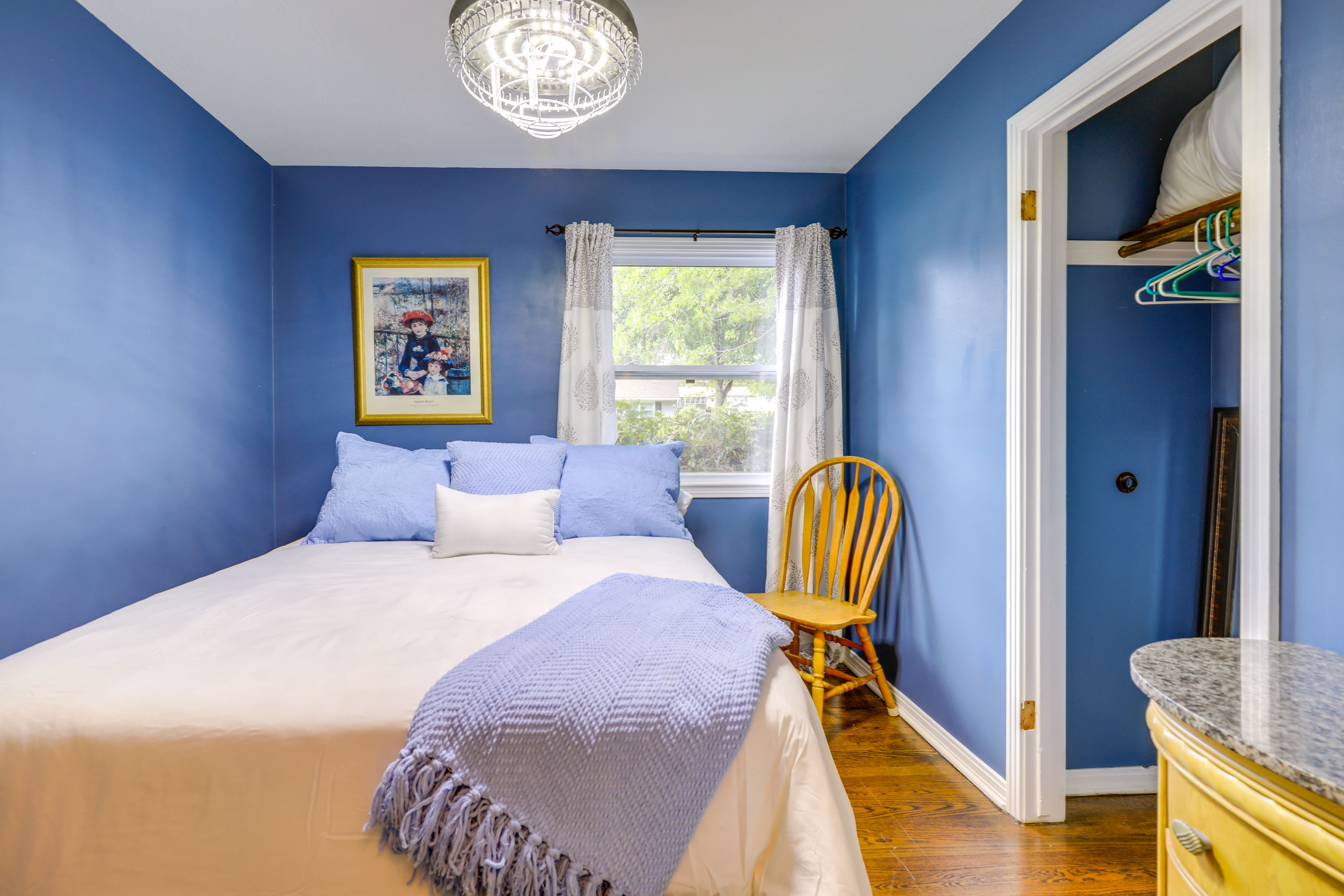 Bedroom 3 | Queen Bed