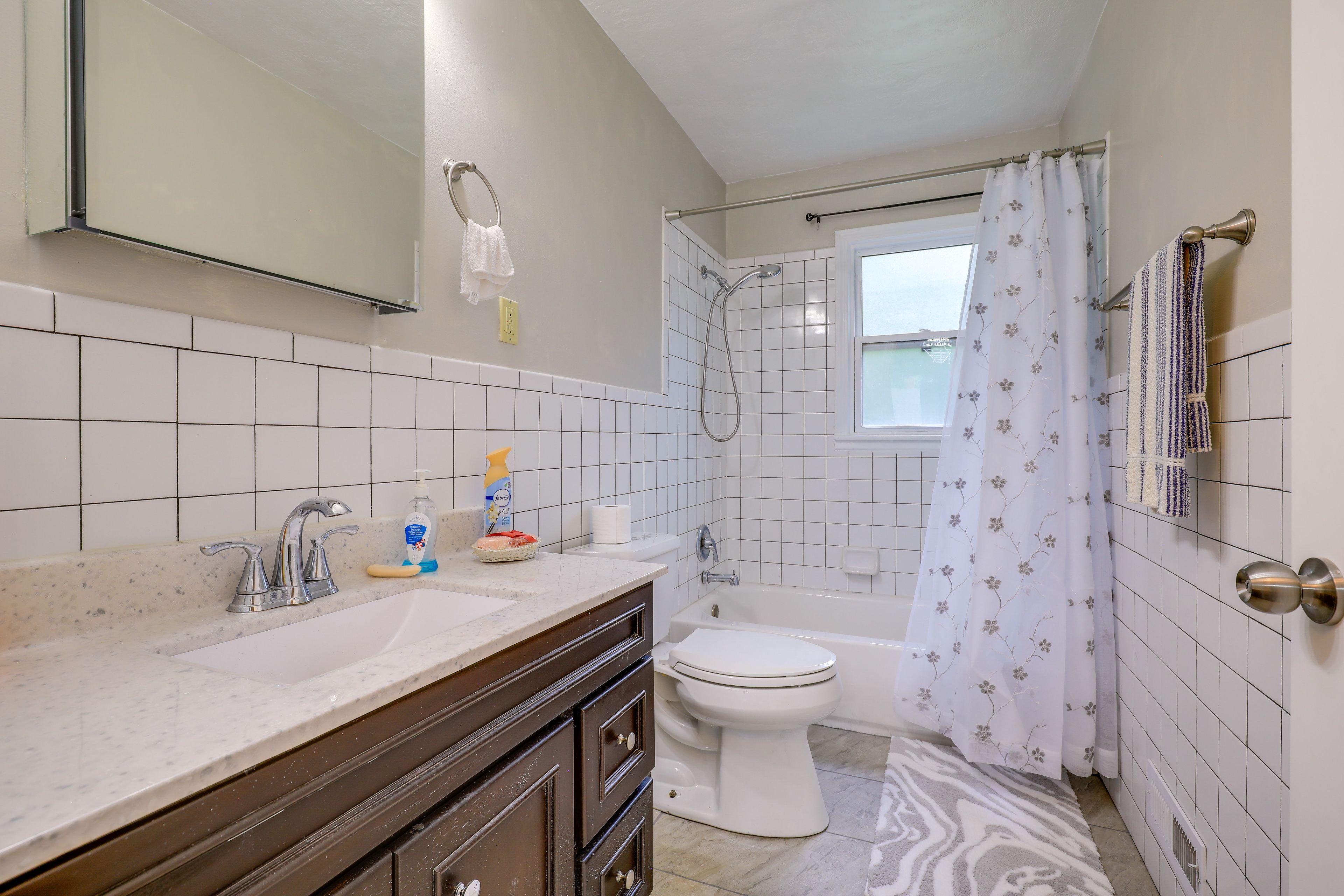 Full Bathroom
