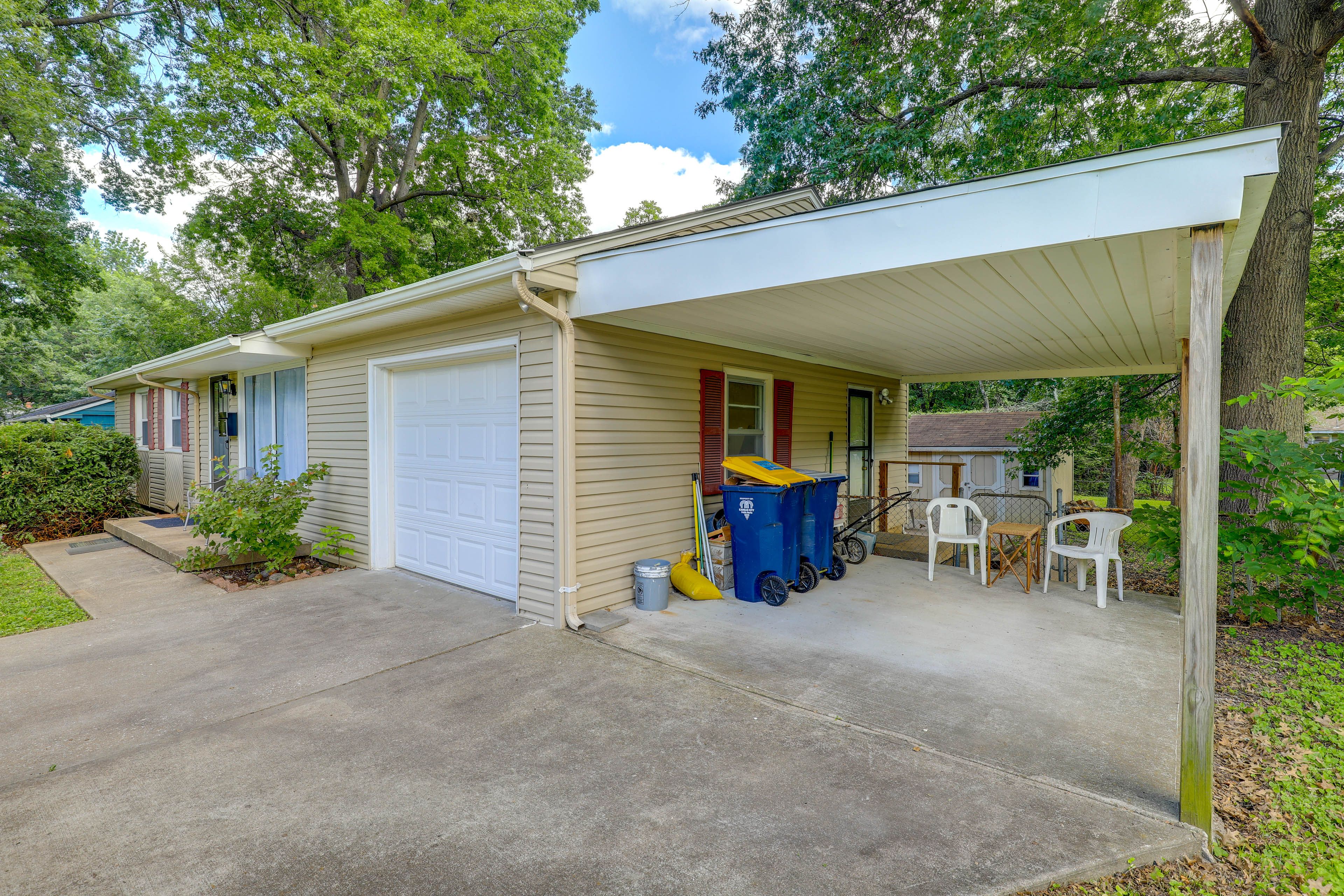 Parking | Carport (1 Vehicle) | Driveway (2 Vehicles)