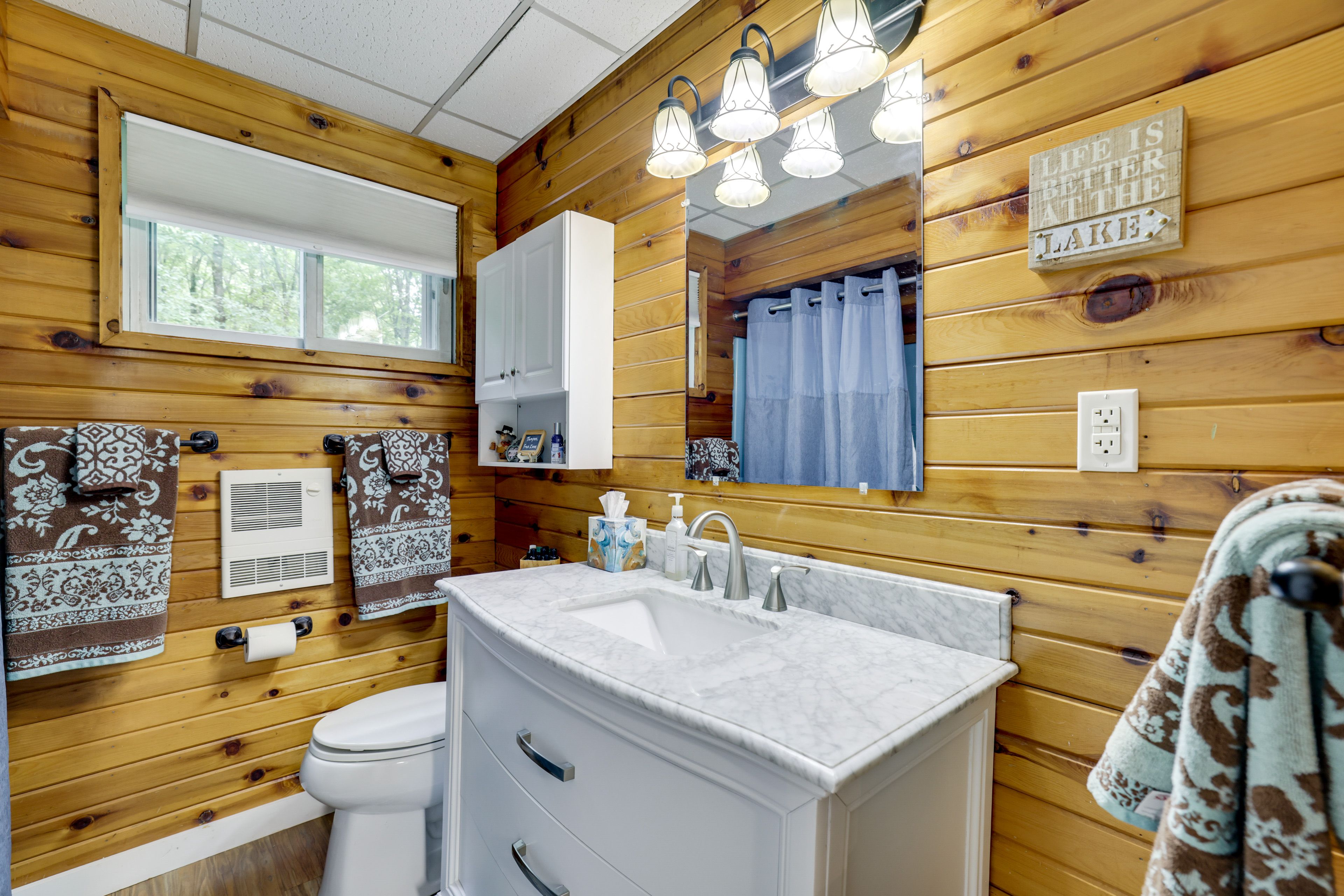 Full Bathroom | Main Level