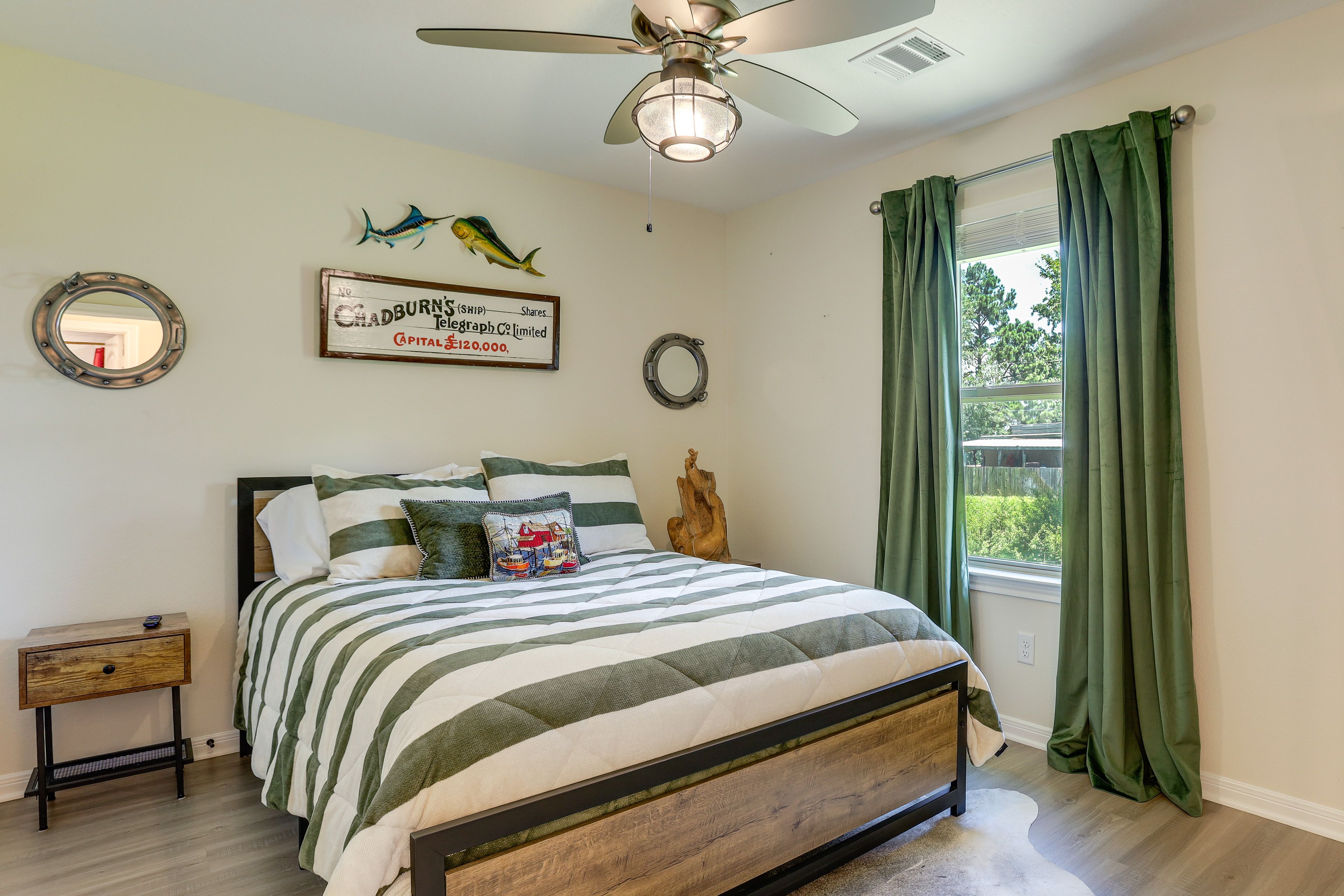 Bedroom 4 | Queen Bed
