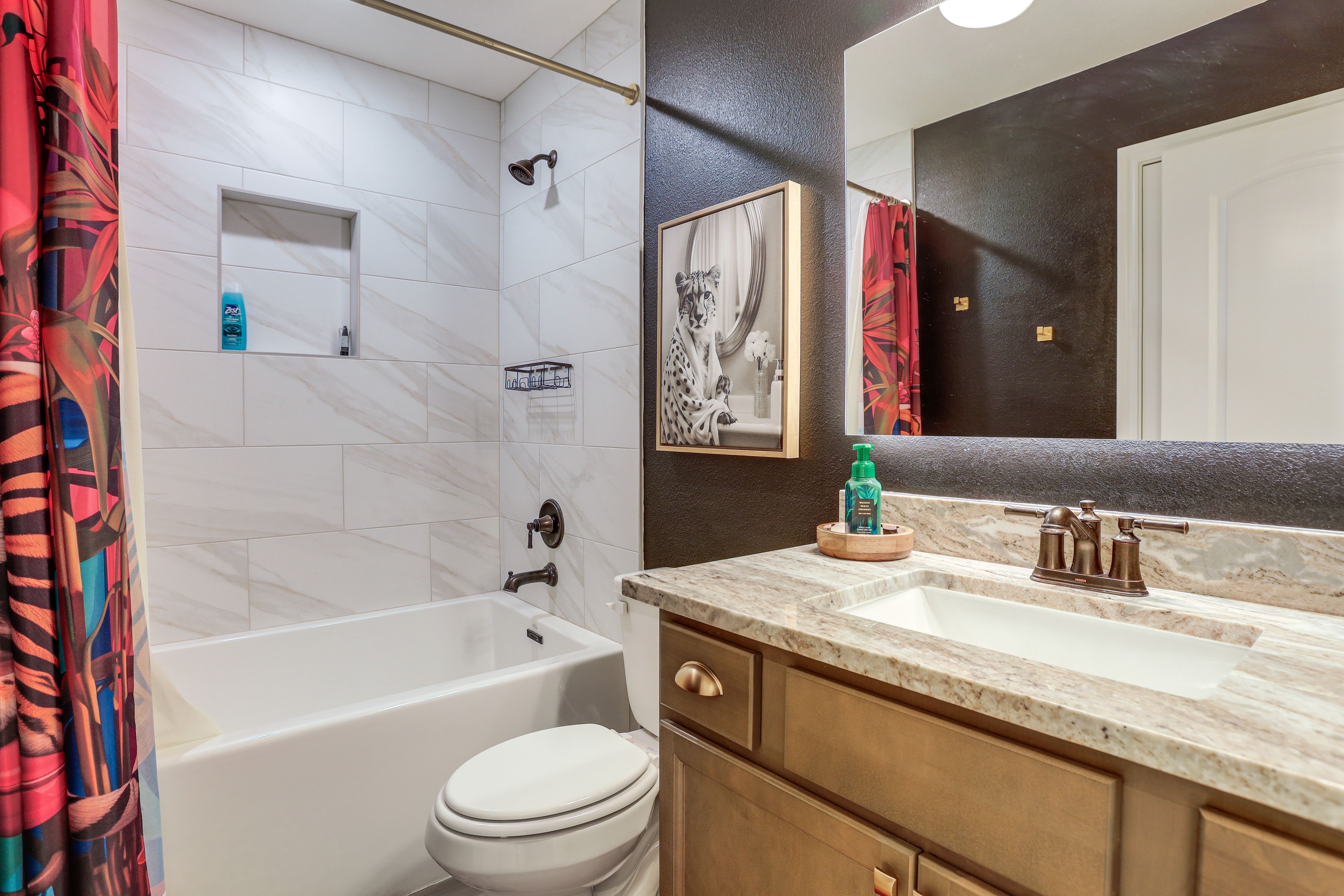 Full Bathroom | Towels & Linens Provided