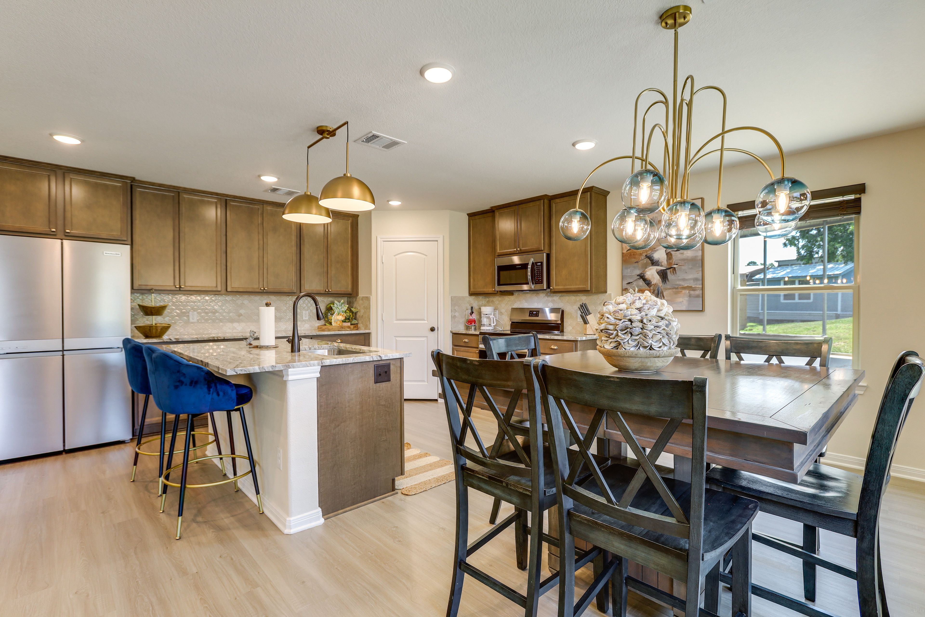 Dining Area | Dishes & Flatware Provided