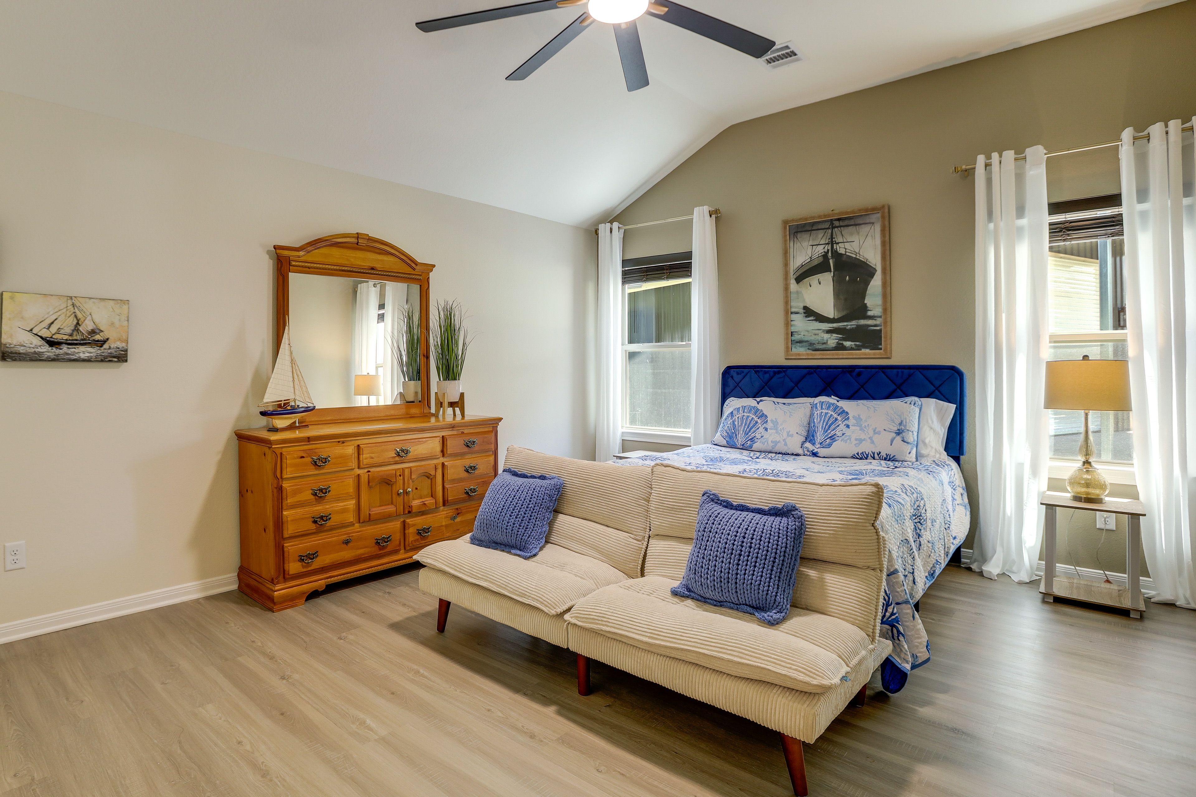 Bedroom 1 | Queen Bed | Twin Futon | En-Suite Bathroom