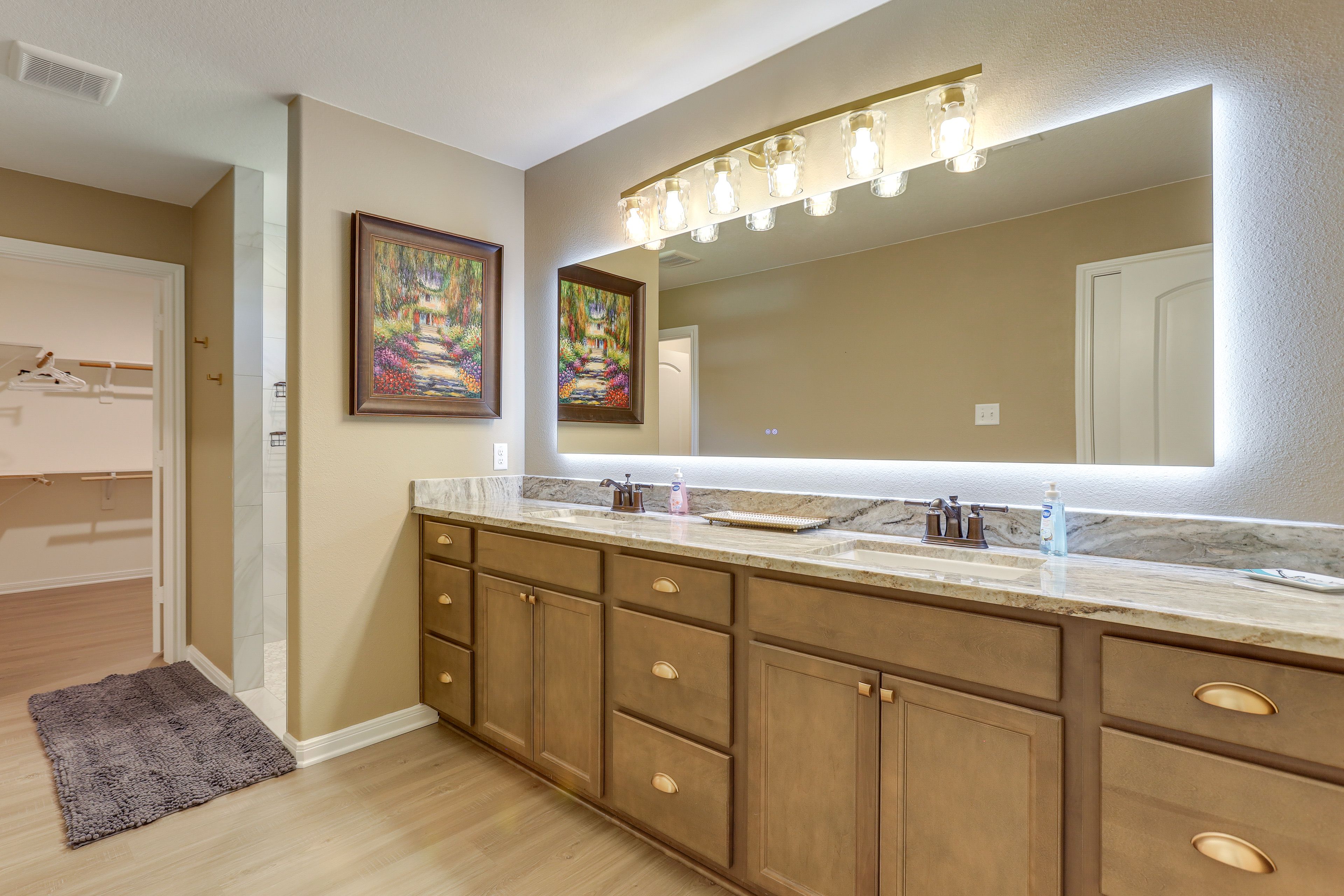 En-Suite Bathroom | Walk-In Closet | Shower