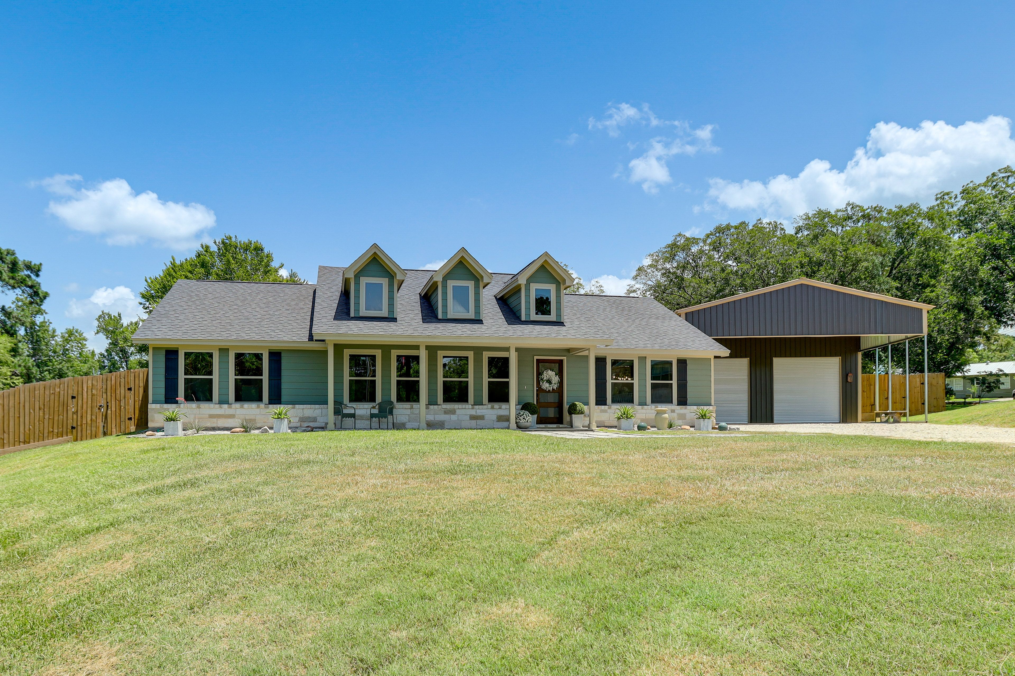Livingston Vacation Rental | 4BR | 2BA | 2,000 Sq Ft