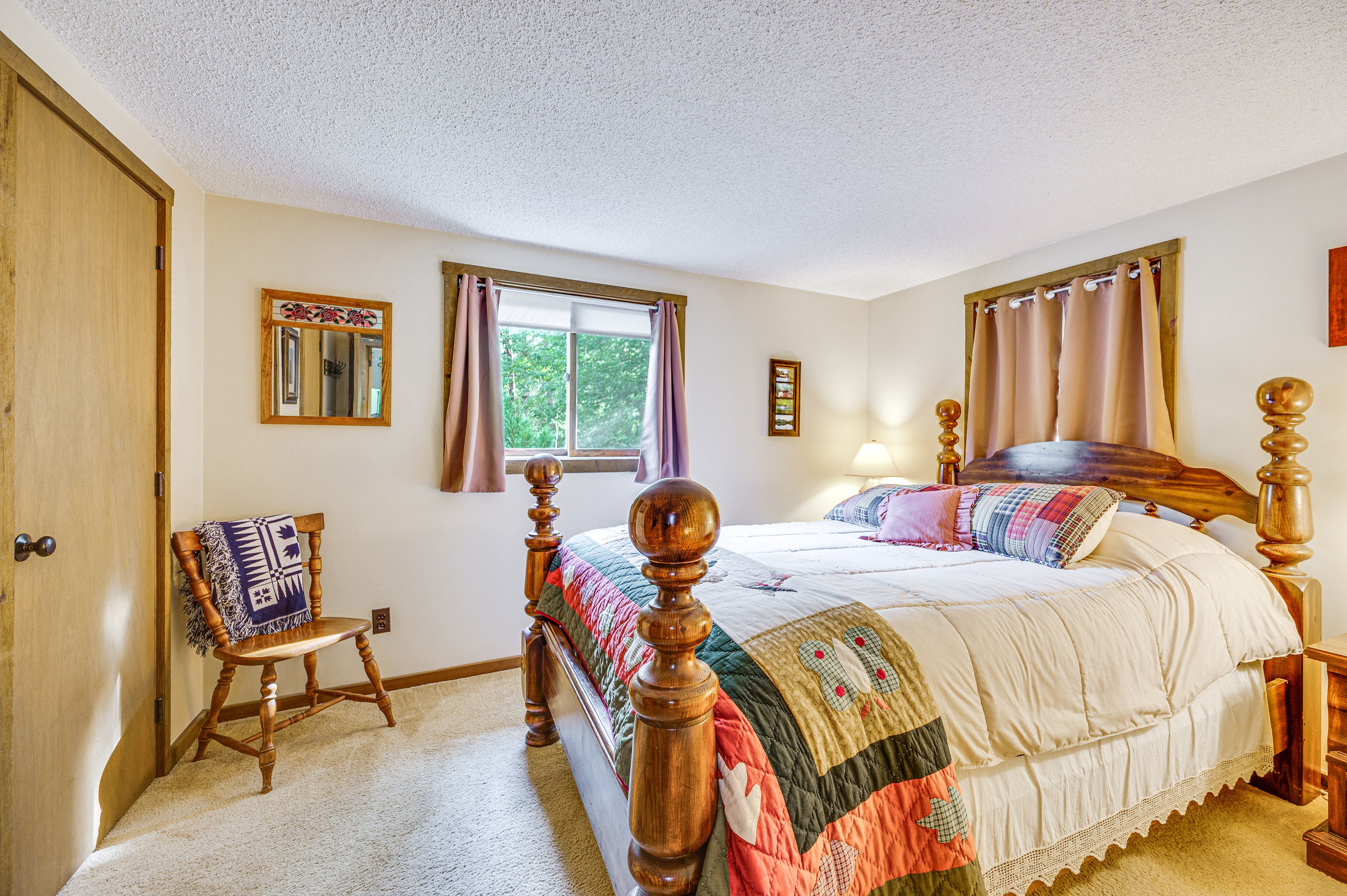 Bedroom 2 | Queen Bed | 1st Floor