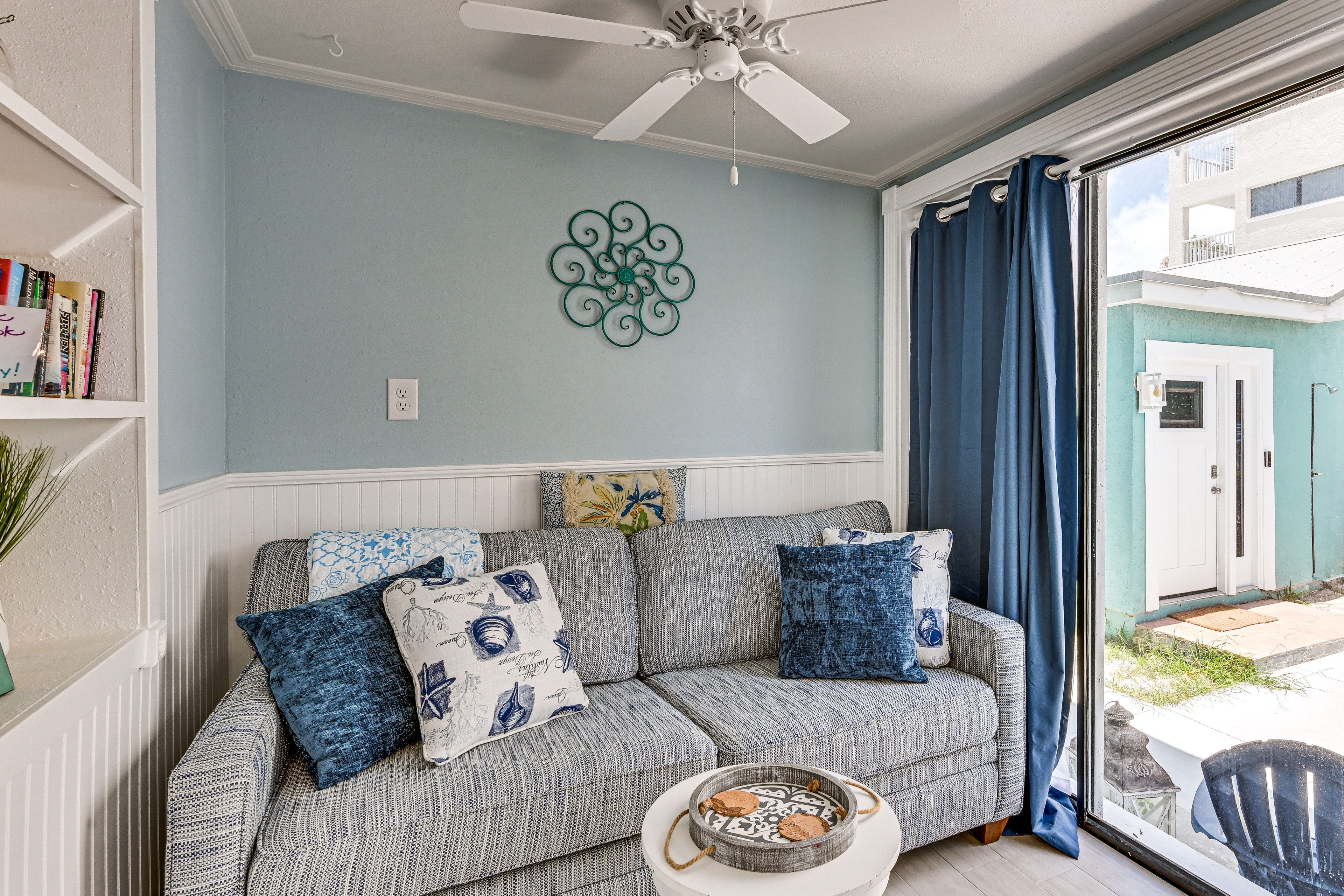 Sunroom | Queen Sleeper Sofa