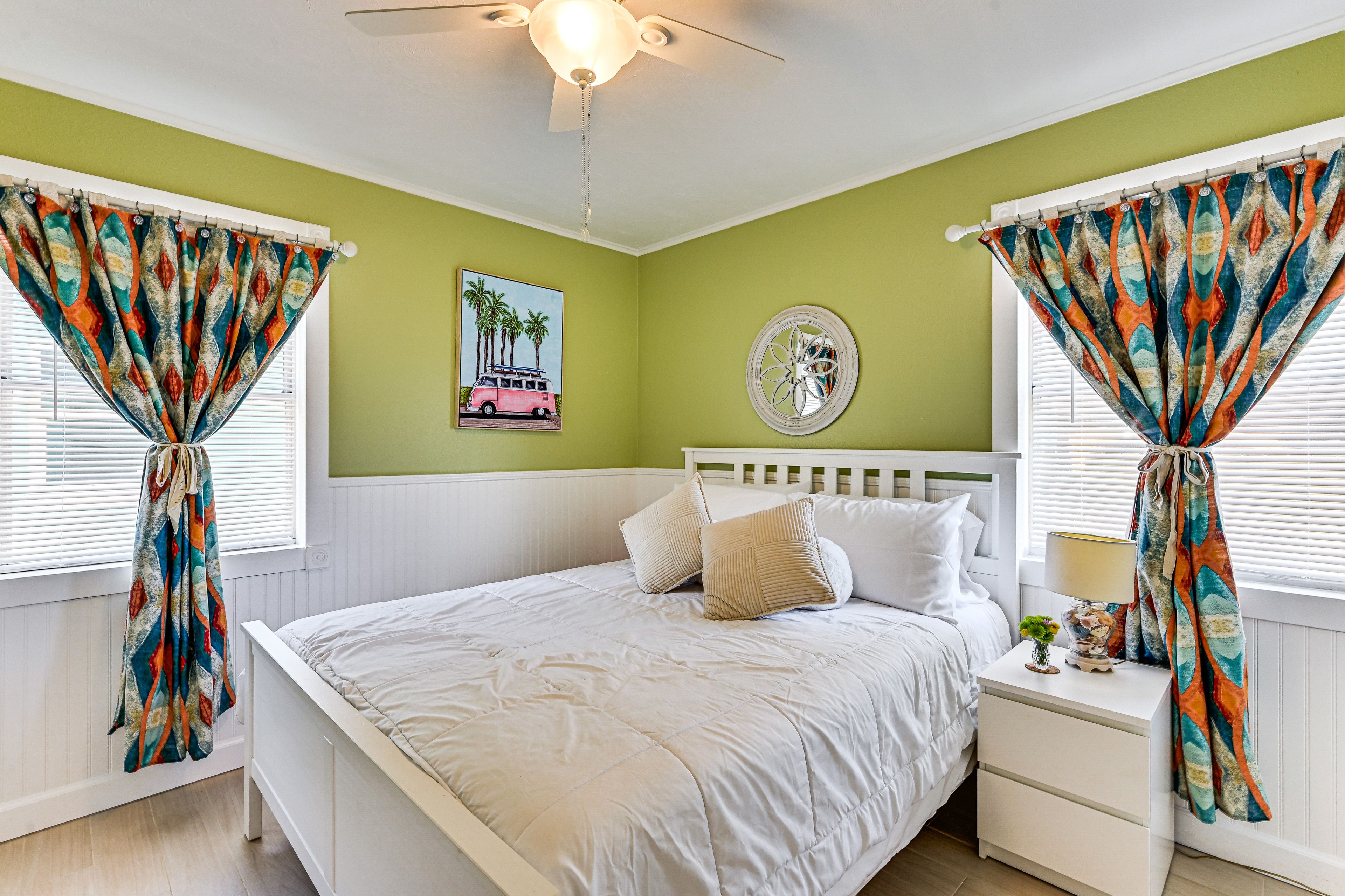 Bedroom | Queen Bed