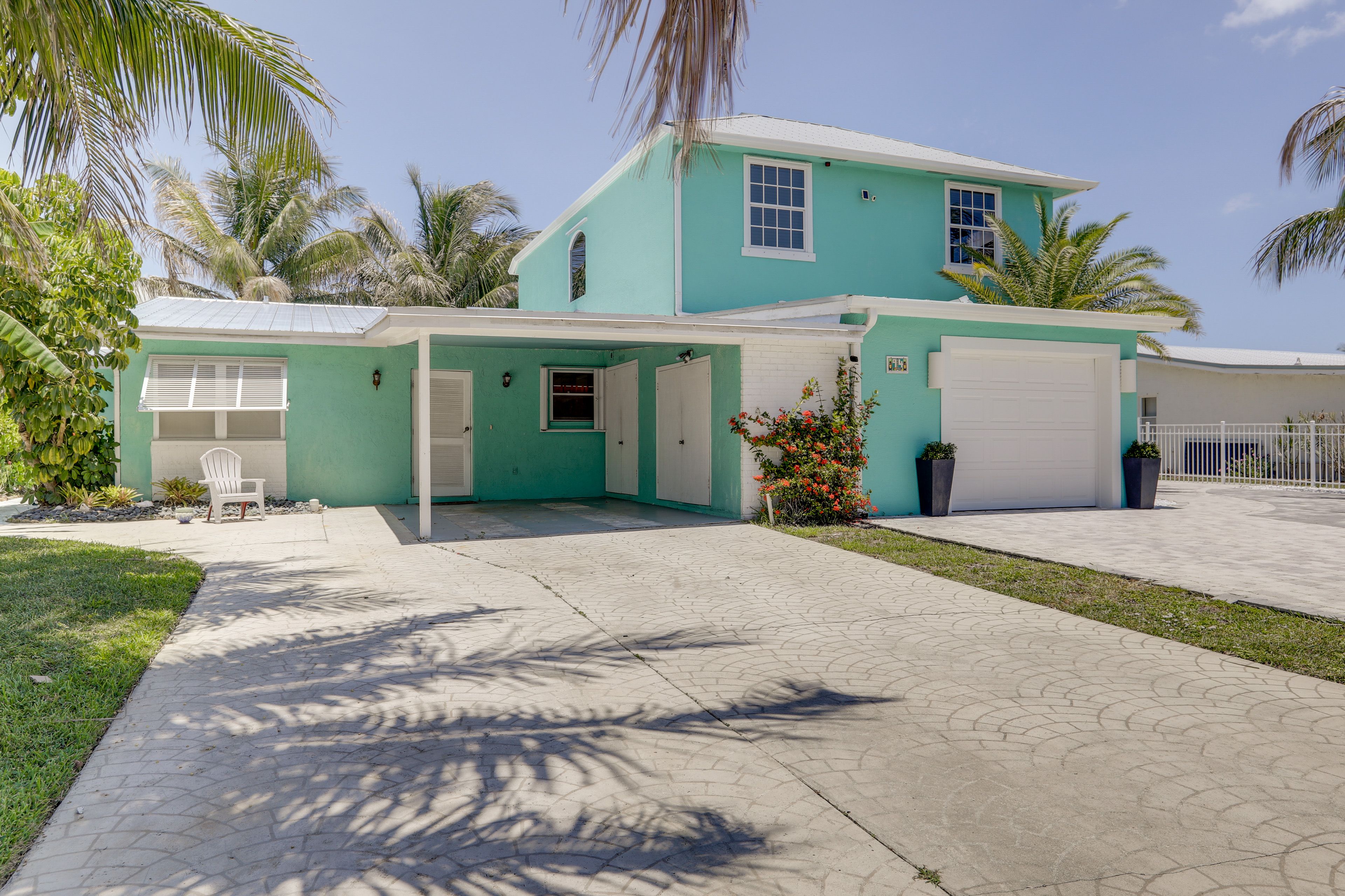 Parking | Driveway (4 Vehicles) | Boat Trailer Parking Available