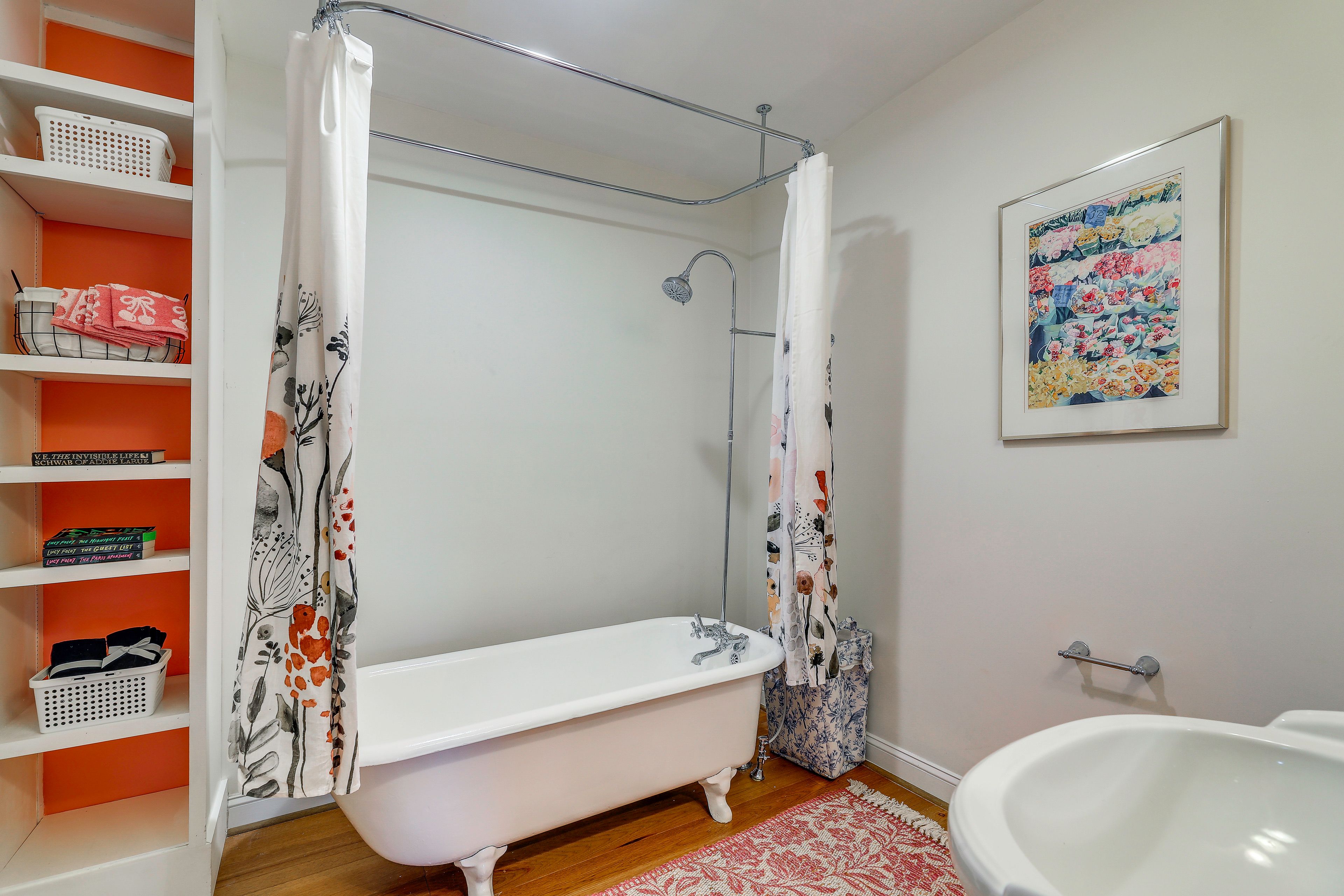 Bathroom | 2nd Floor