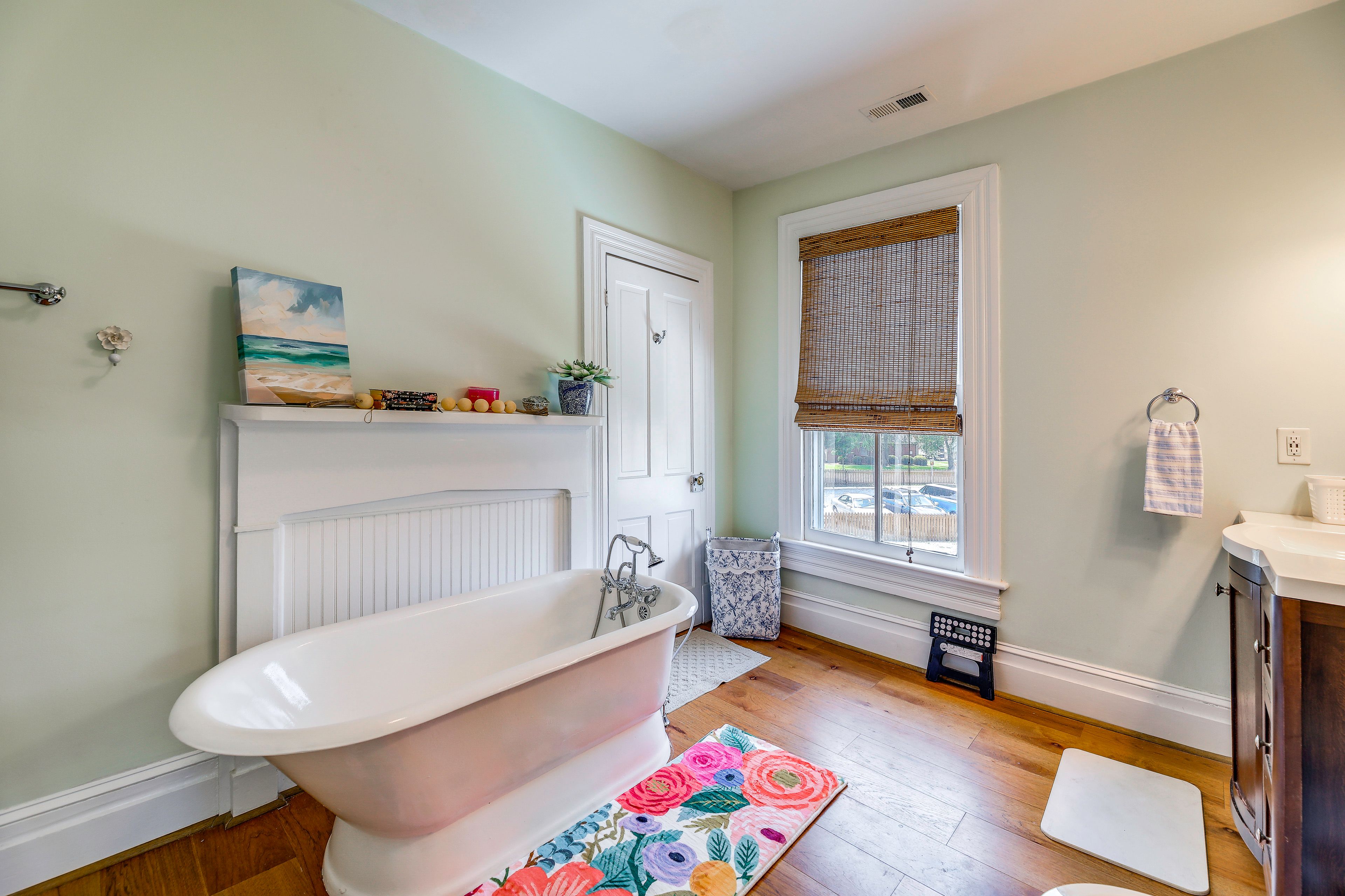 Bathroom | 2nd Floor