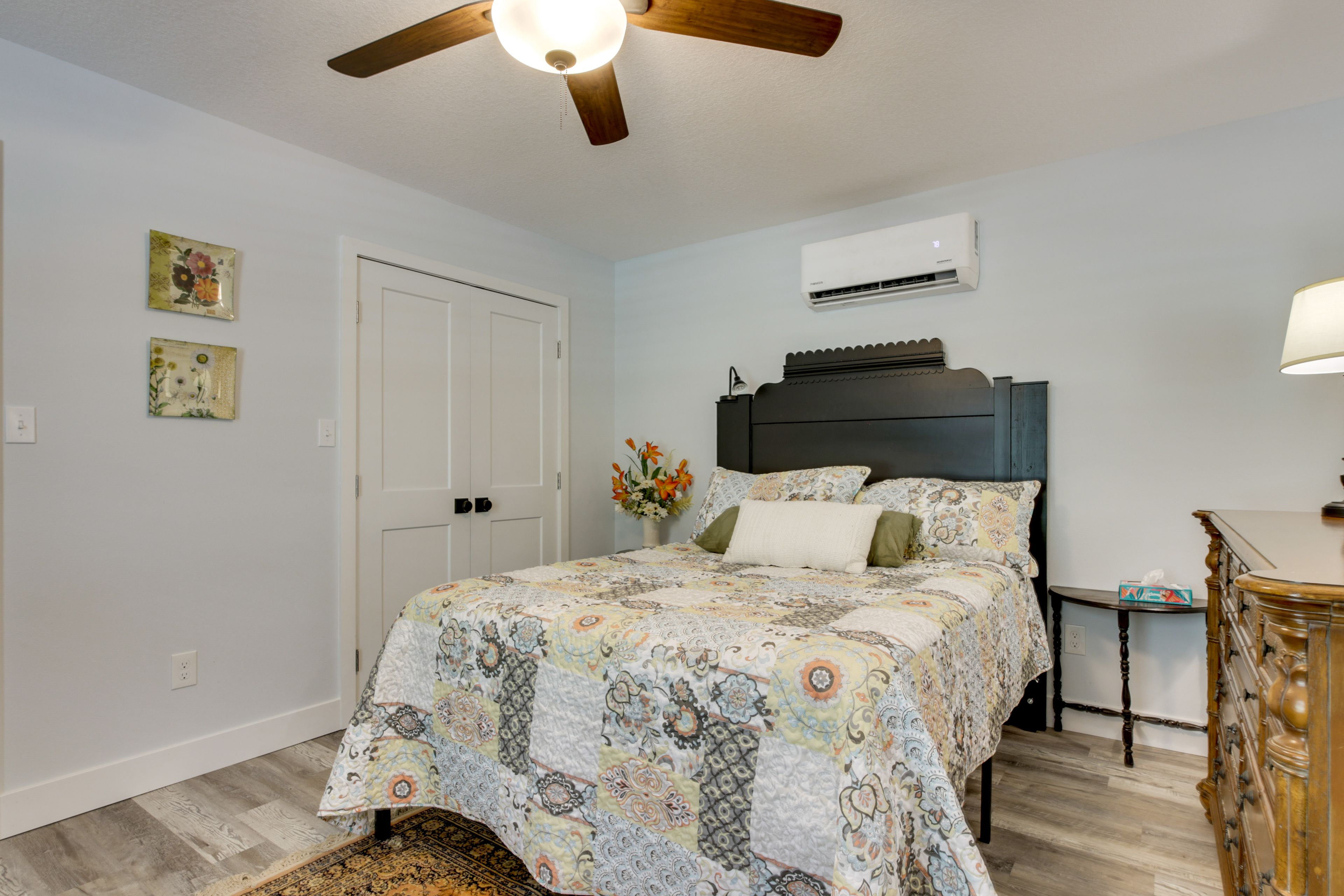 Bedroom | Queen Bed