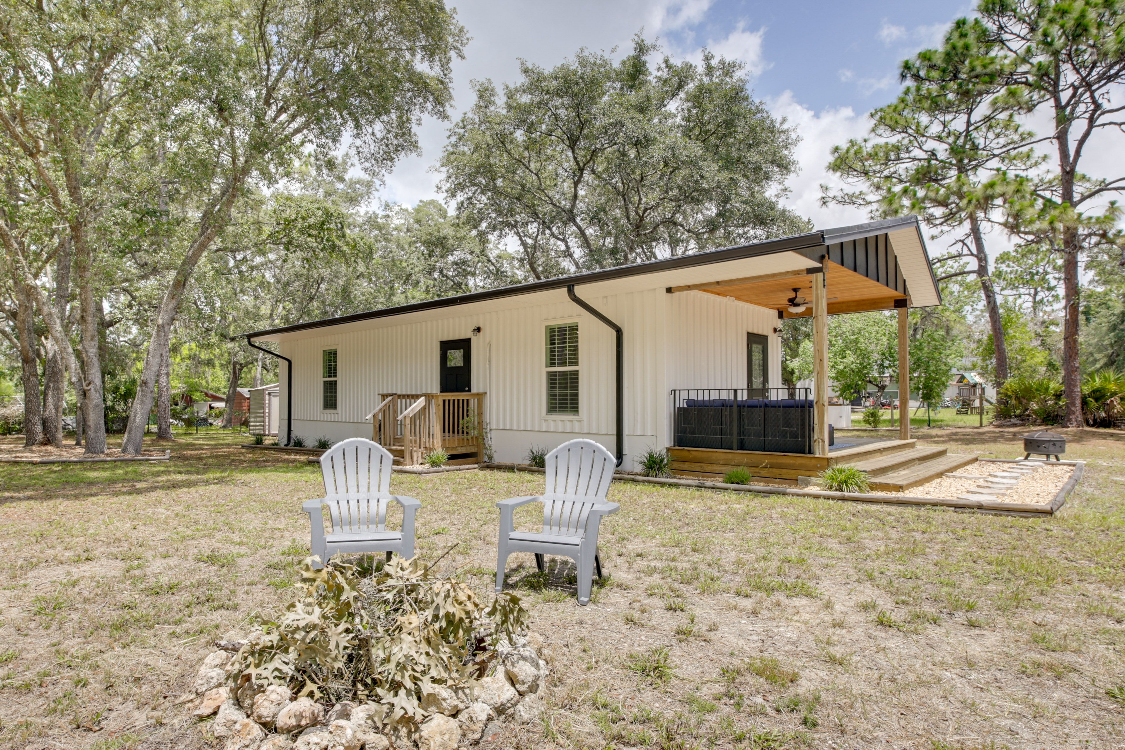 Homosassa Vacation Rental | 1BR | 1BA | 832 Sq Ft | 3 Steps to Enter