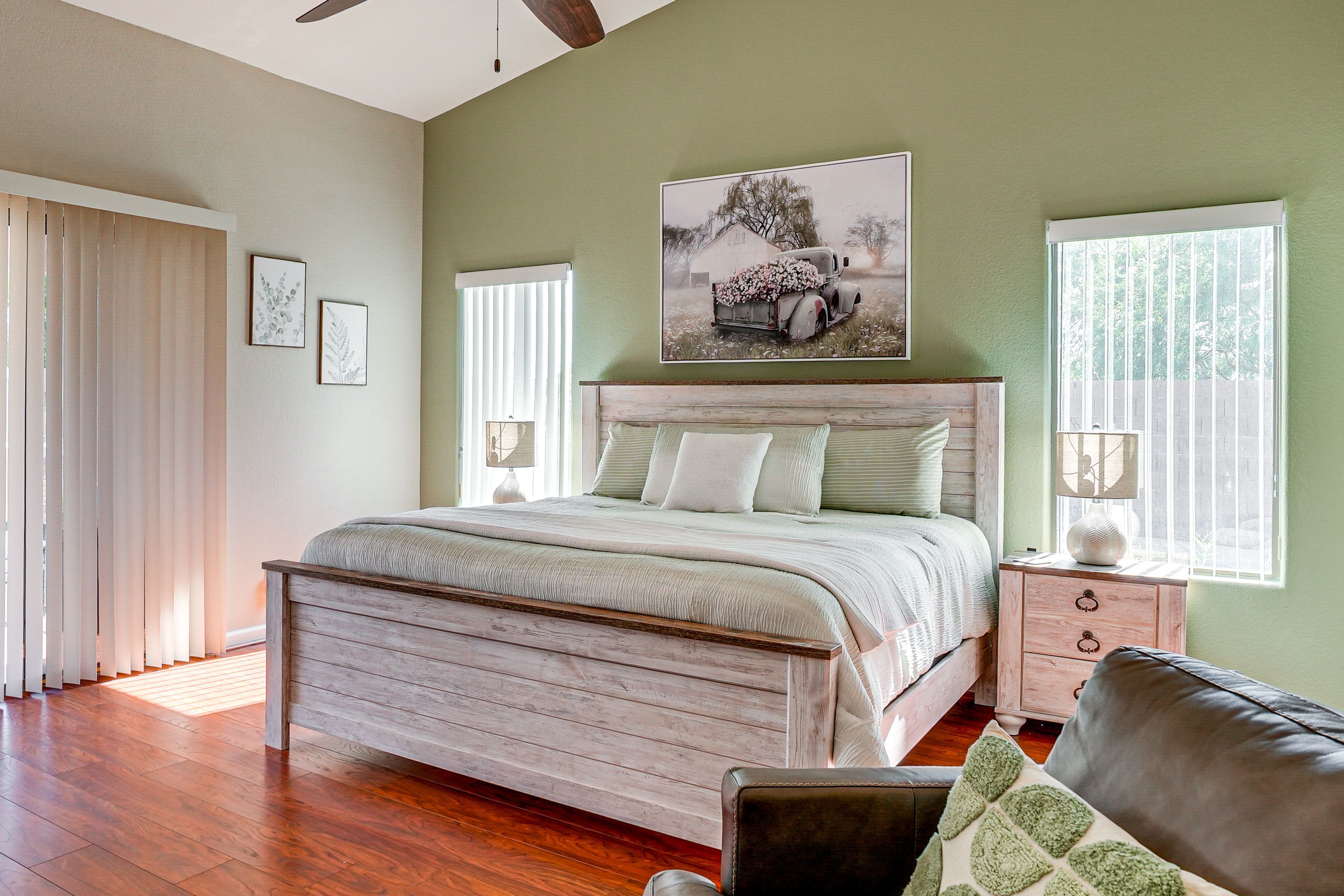 Bedroom 1 | King Bed