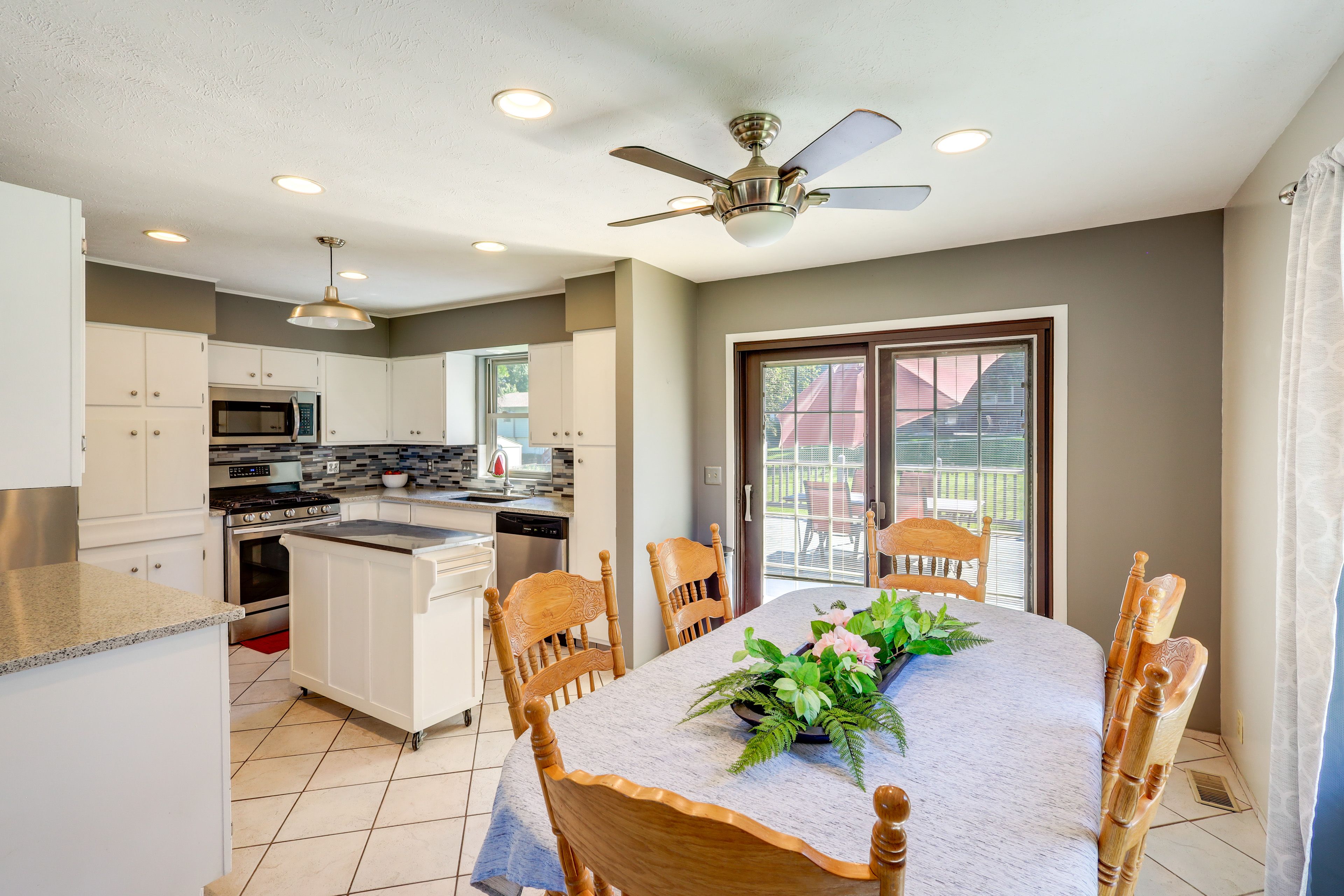 Dining Area | Main Level