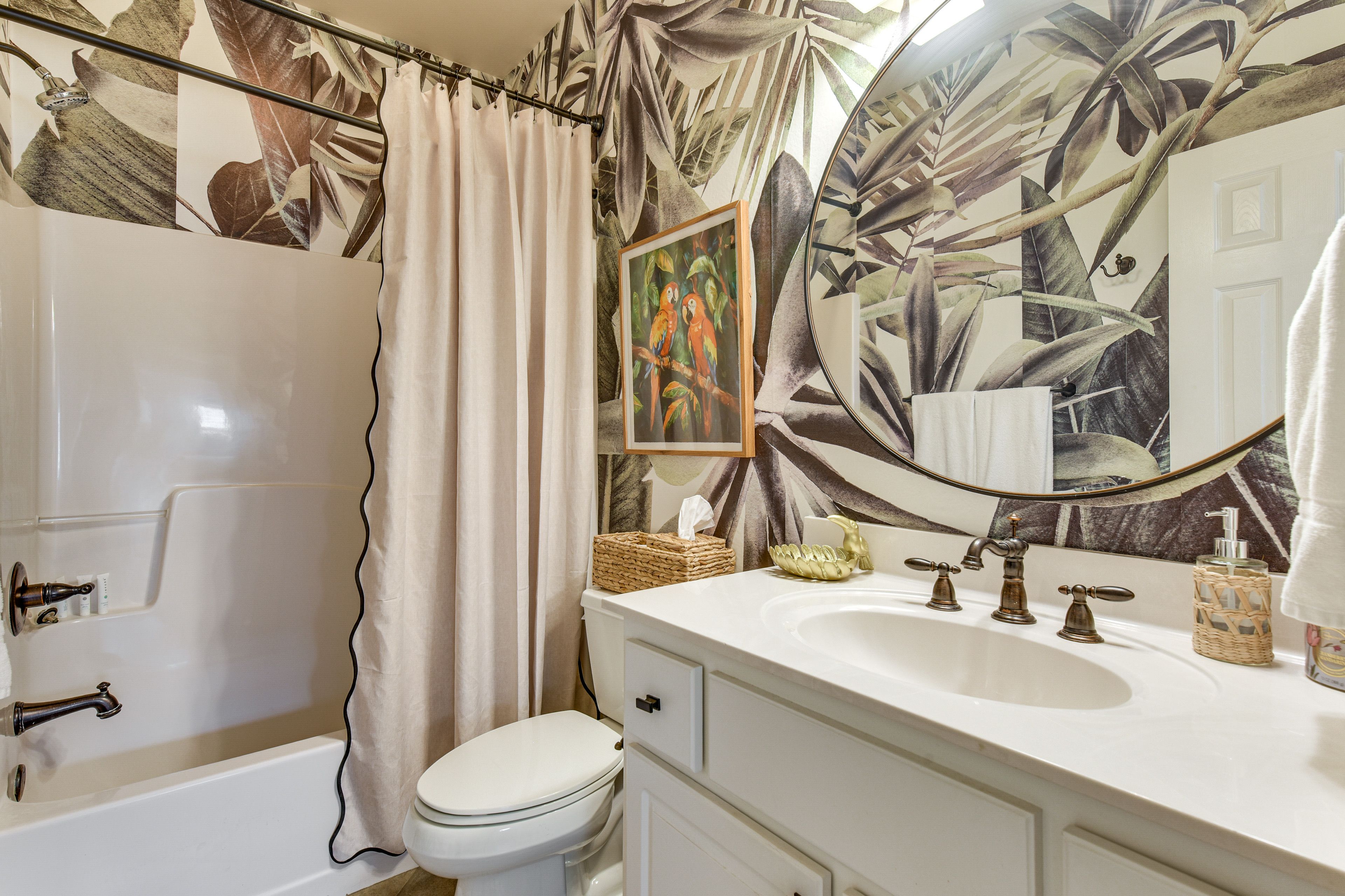 En-Suite Bathroom | 1st Floor