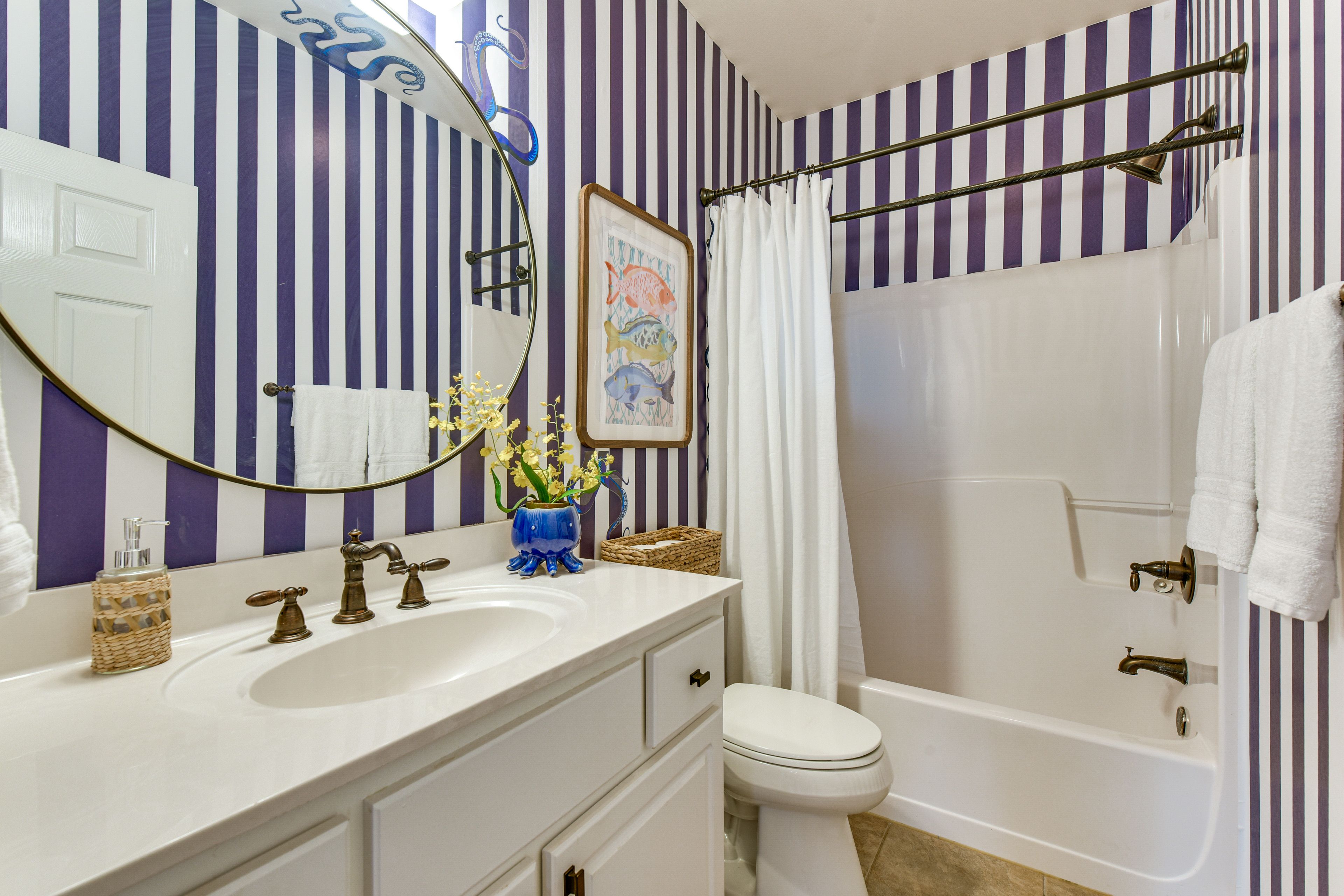 Full Bathroom | 2nd Floor