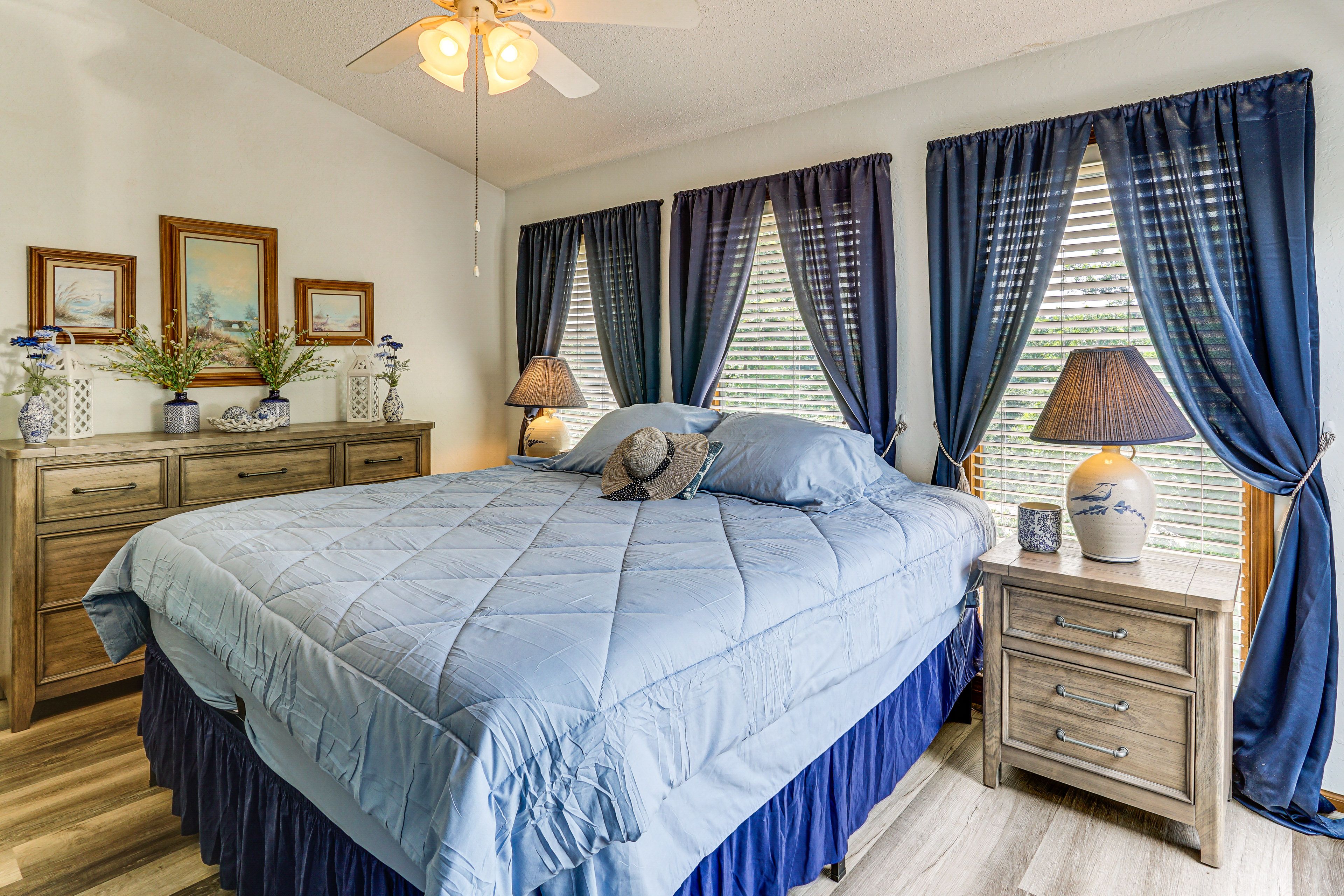 Bedroom 1 | King Bed