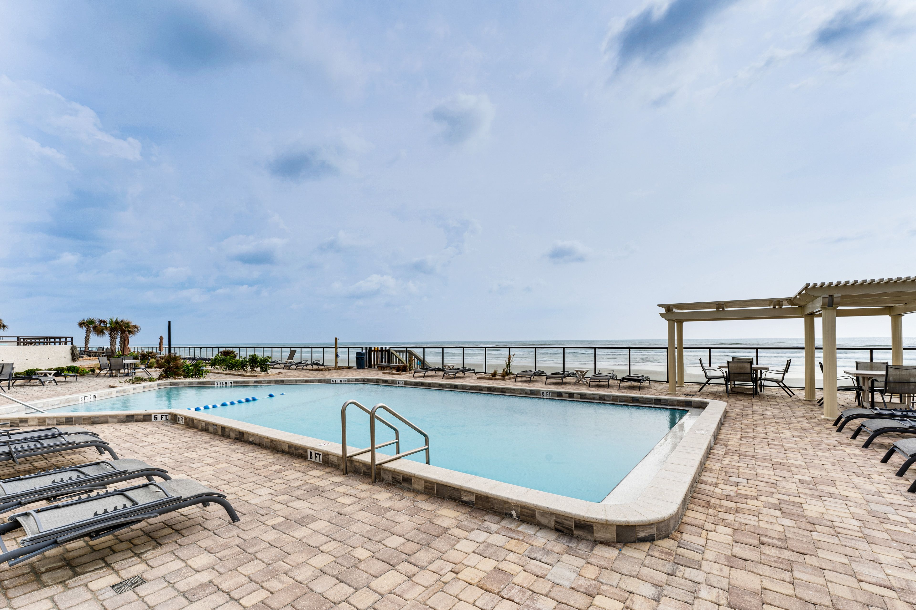 Seychelles Condos | Community Pool