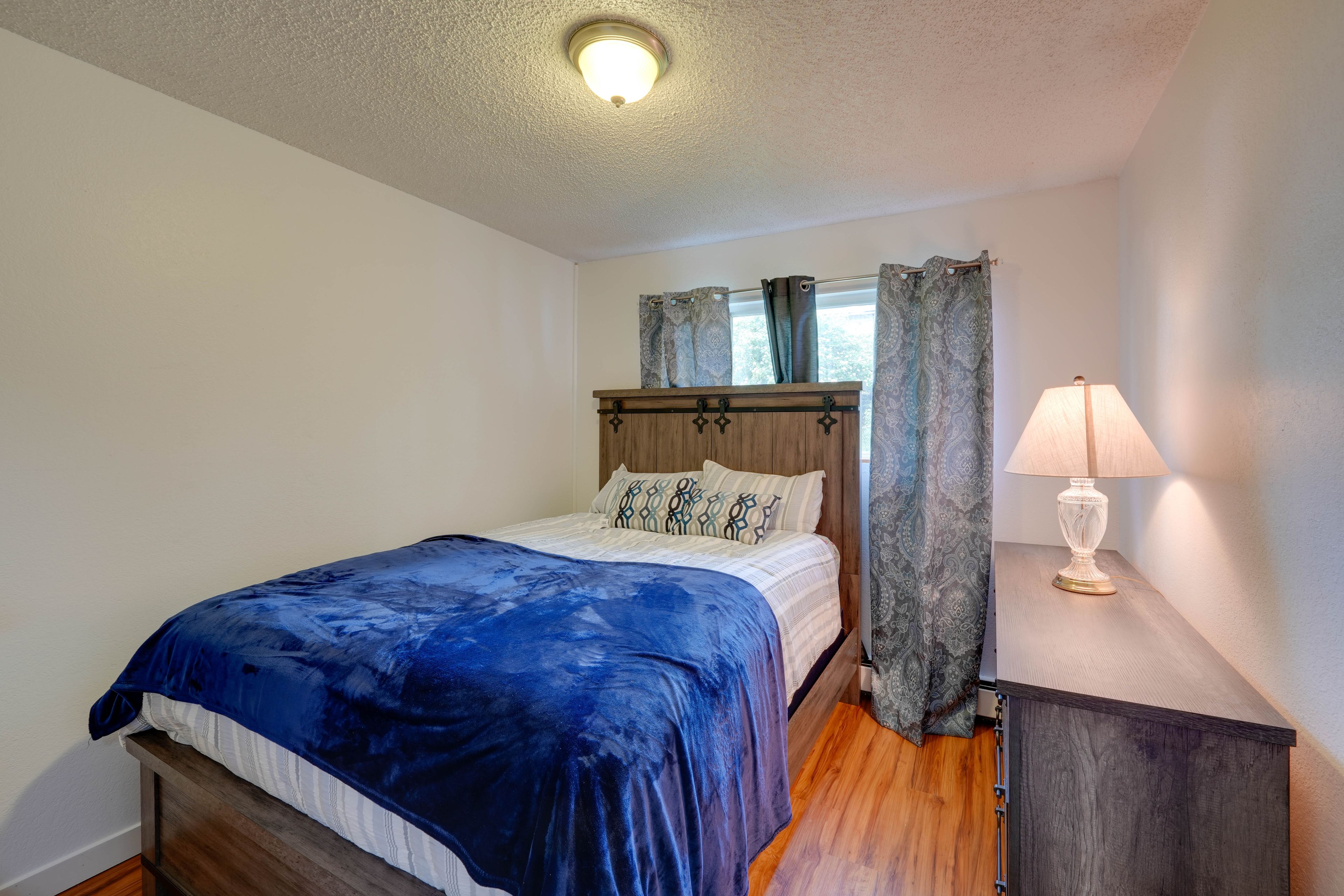 Bedroom 2 | Queen Bed