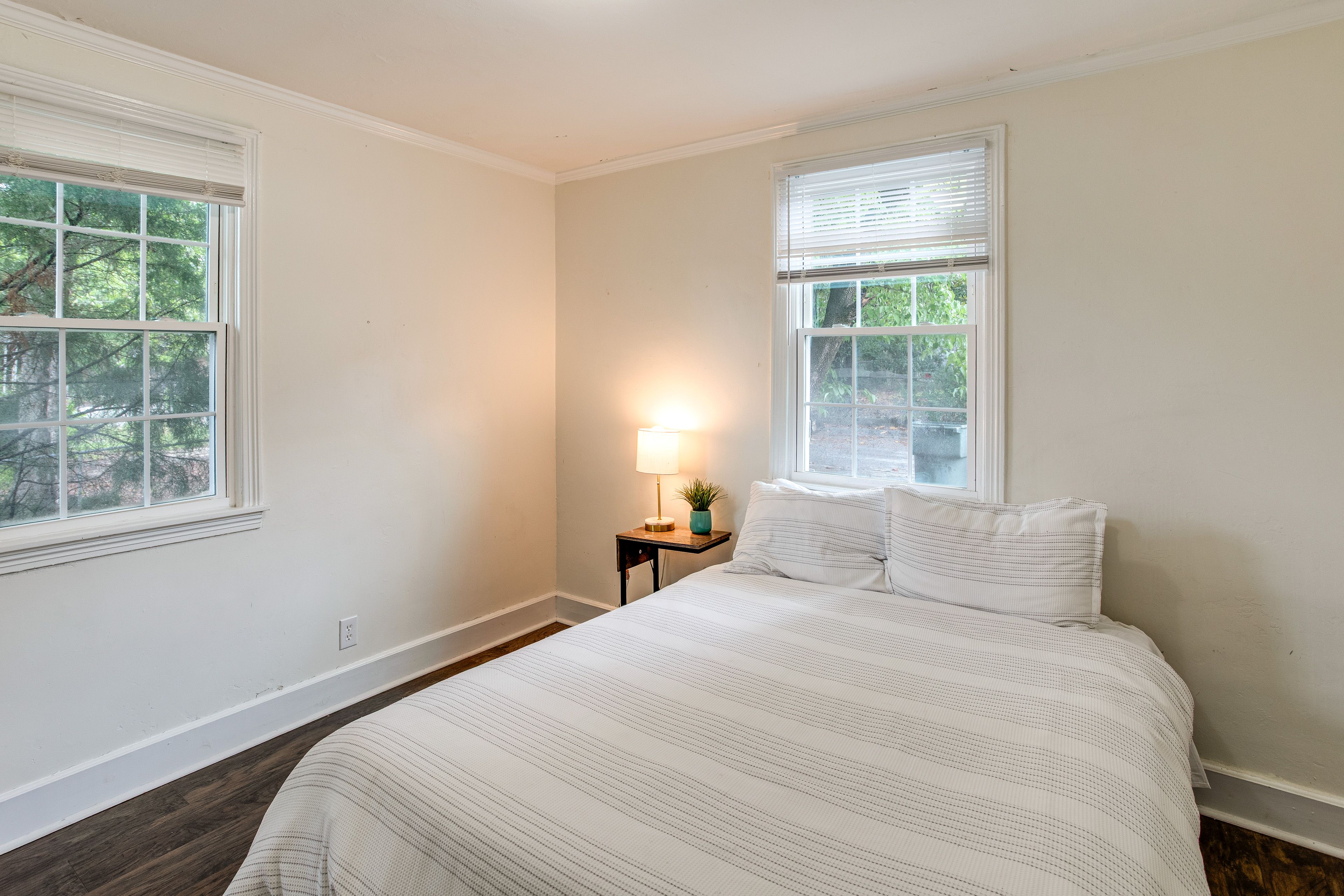 Bedroom 1 | Queen Bed