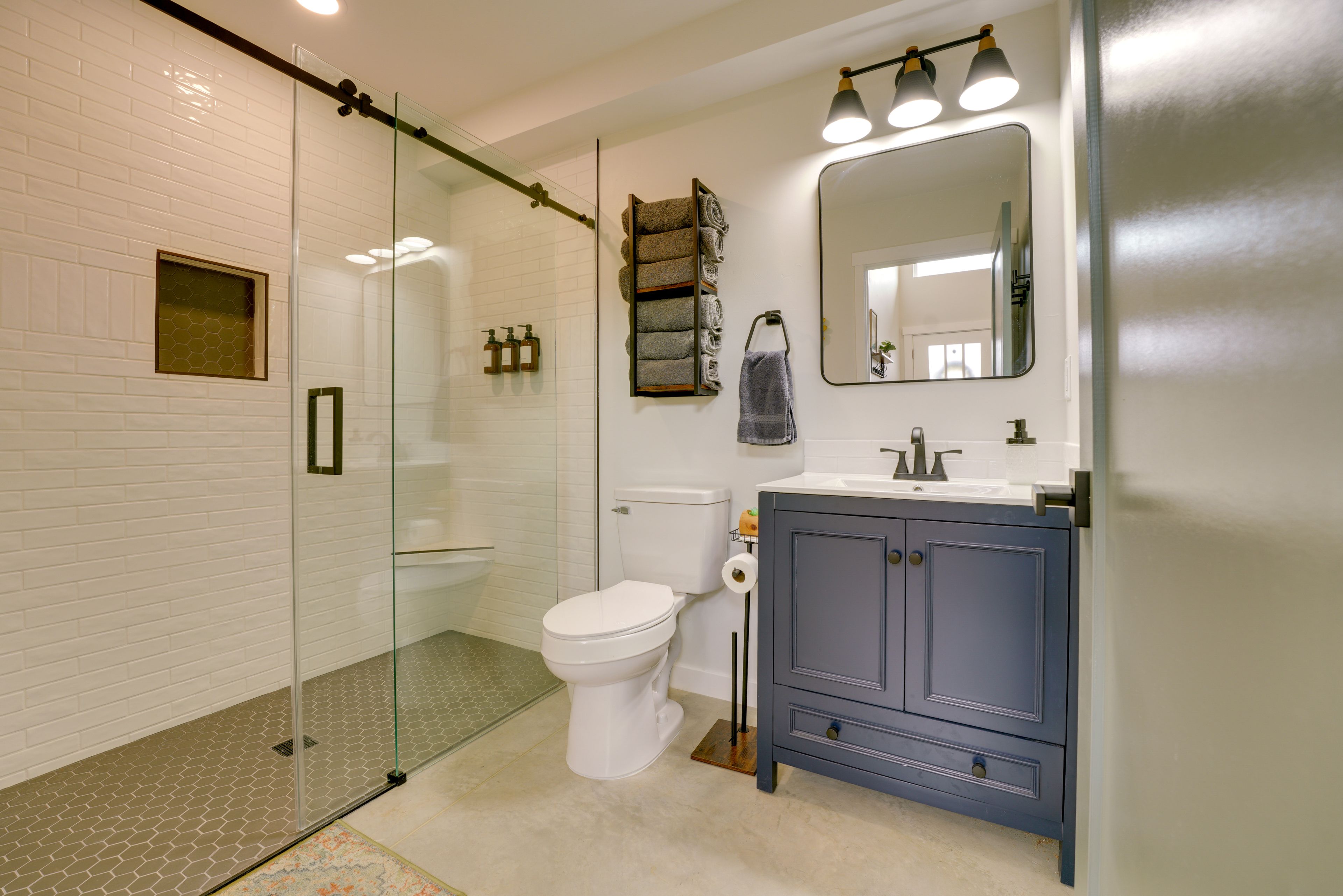 Full Bathroom | Towels & Linens Provided