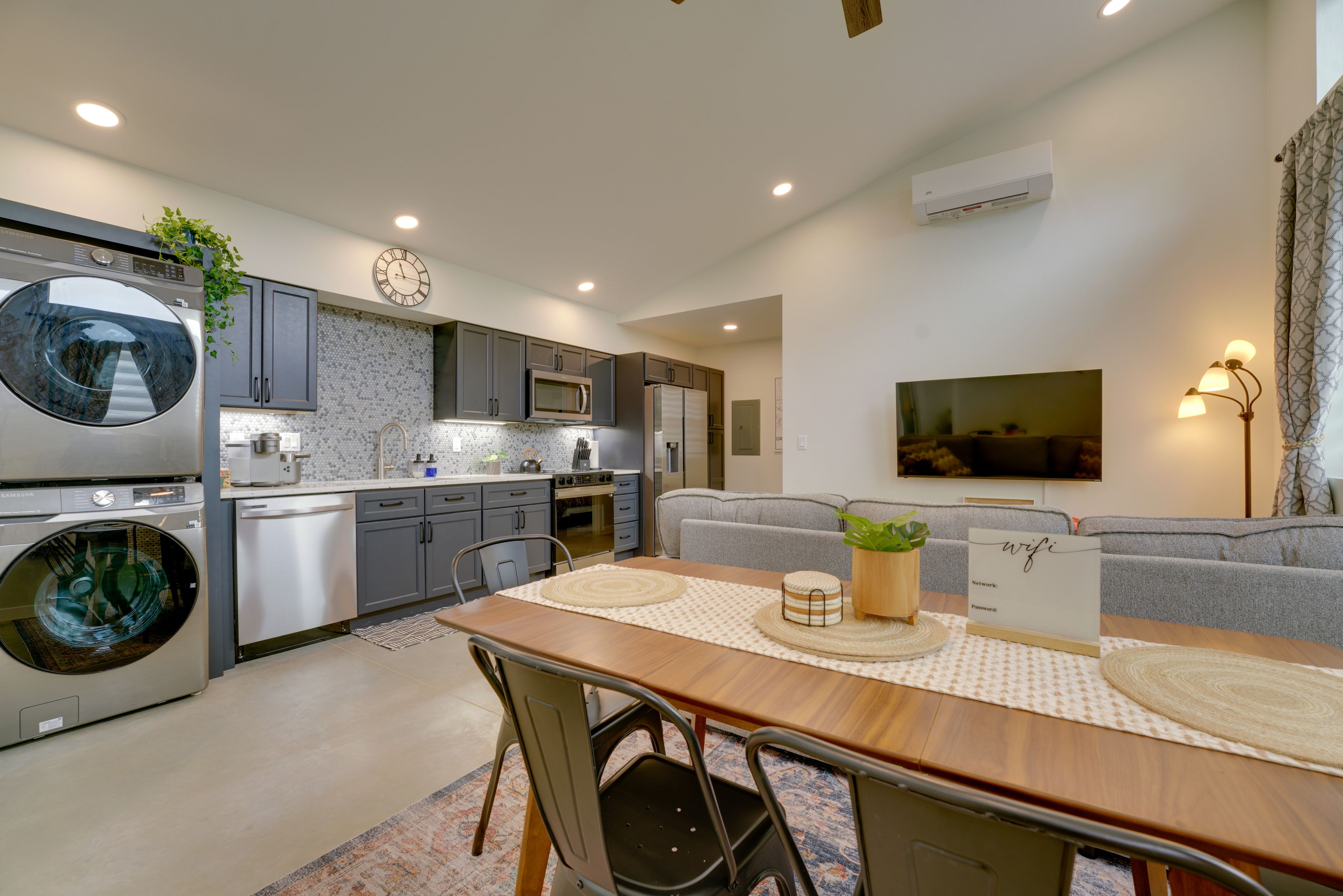 Interior | Open Floor Plan | Free WiFi