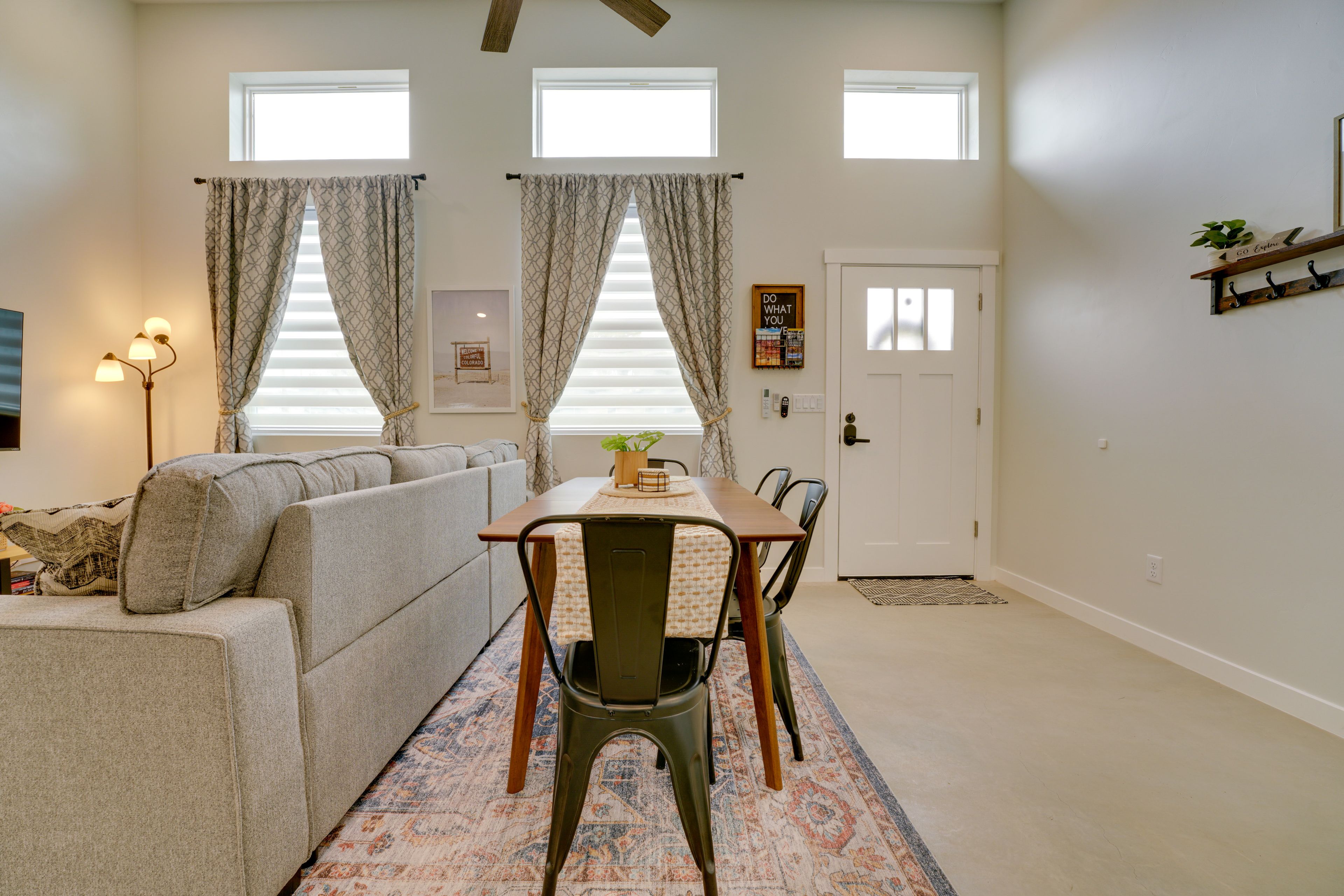 Dining Area | Dishes & Flatware Provided