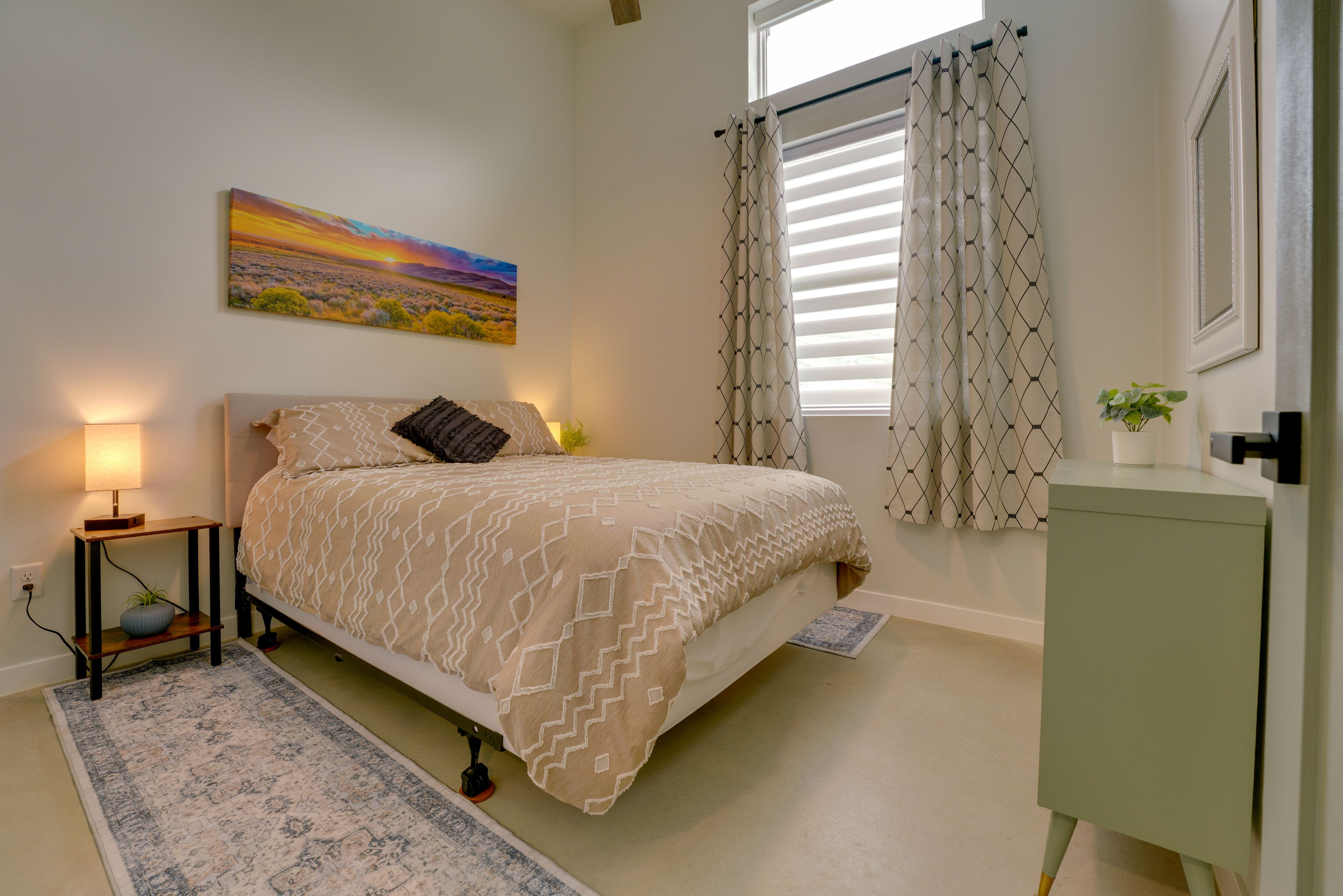 Bedroom | Queen Bed