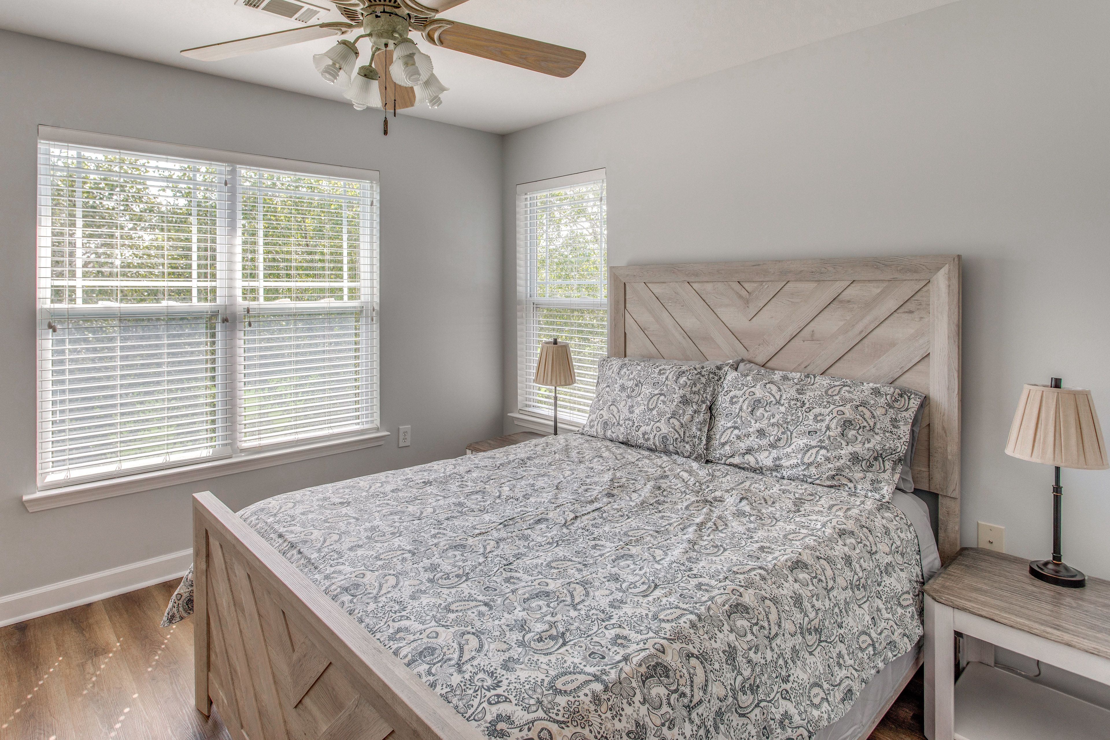 Bedroom 2 | Queen Bed