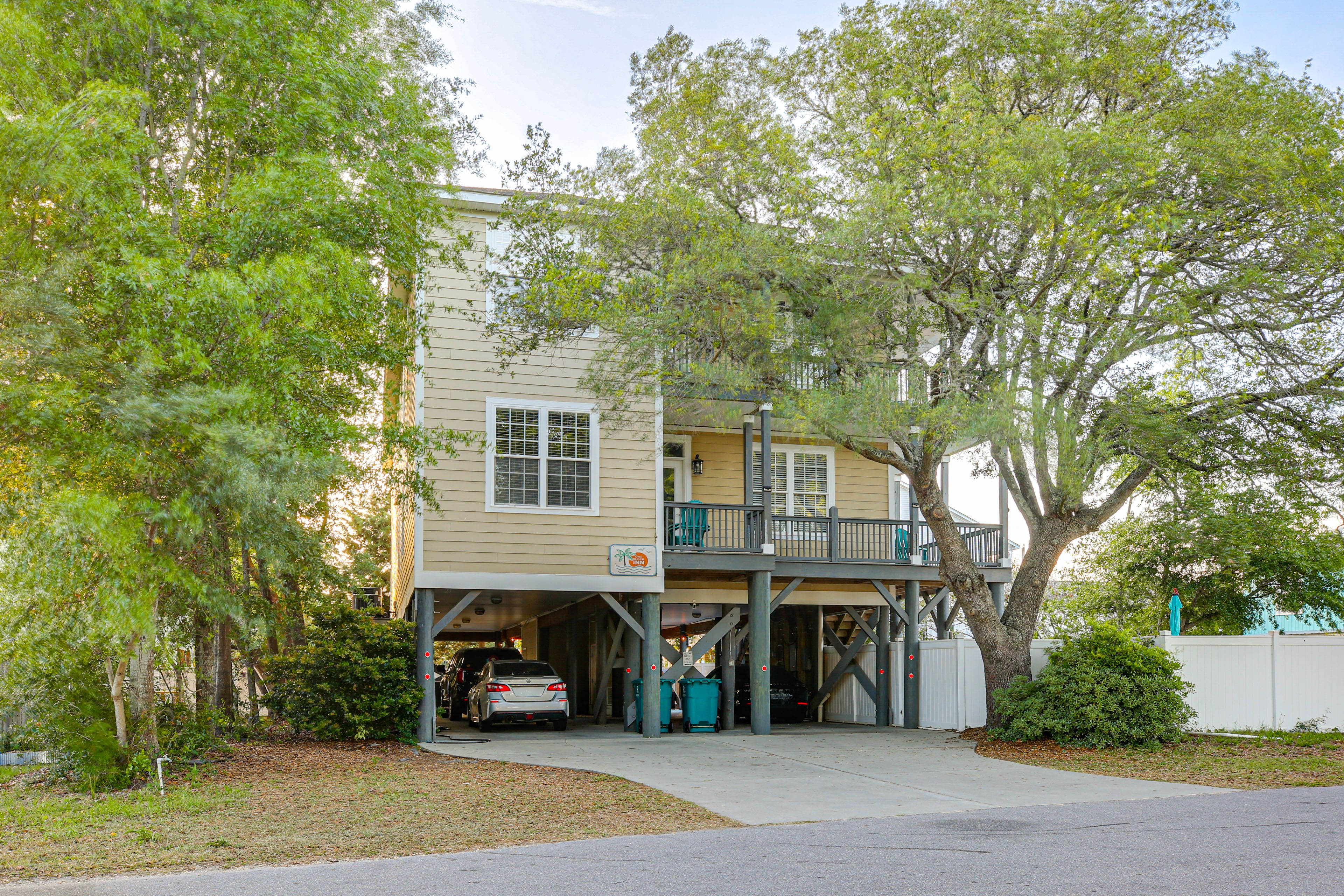 Exterior | Driveway (8 Vehicles)