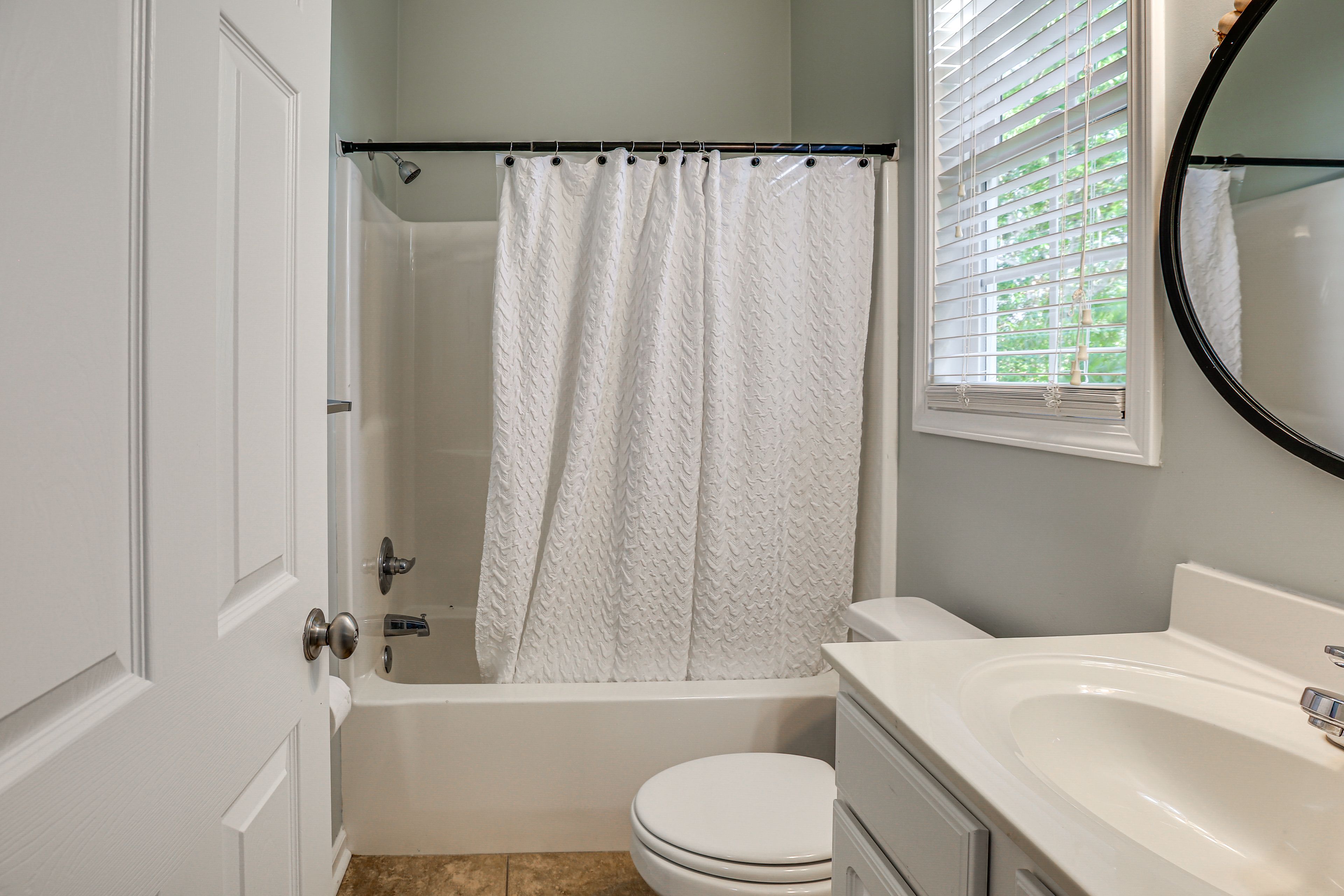 Unit B | Full Bathroom | Upper Level