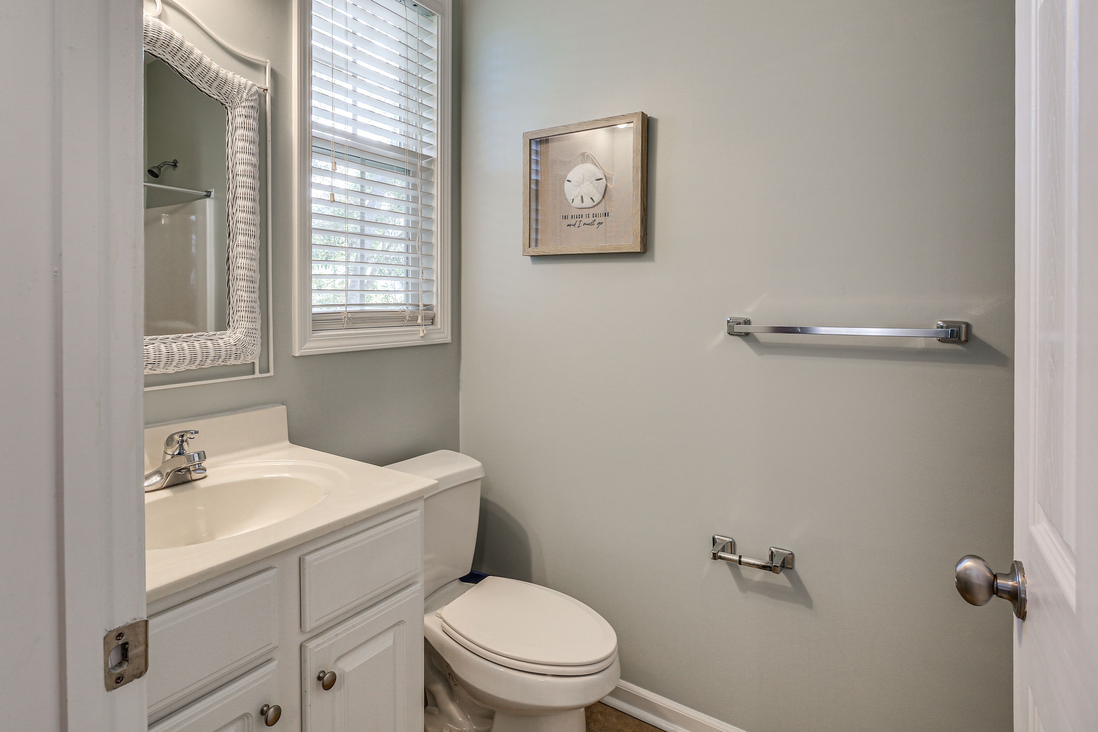 Unit B | Full Bathroom | Upper Level