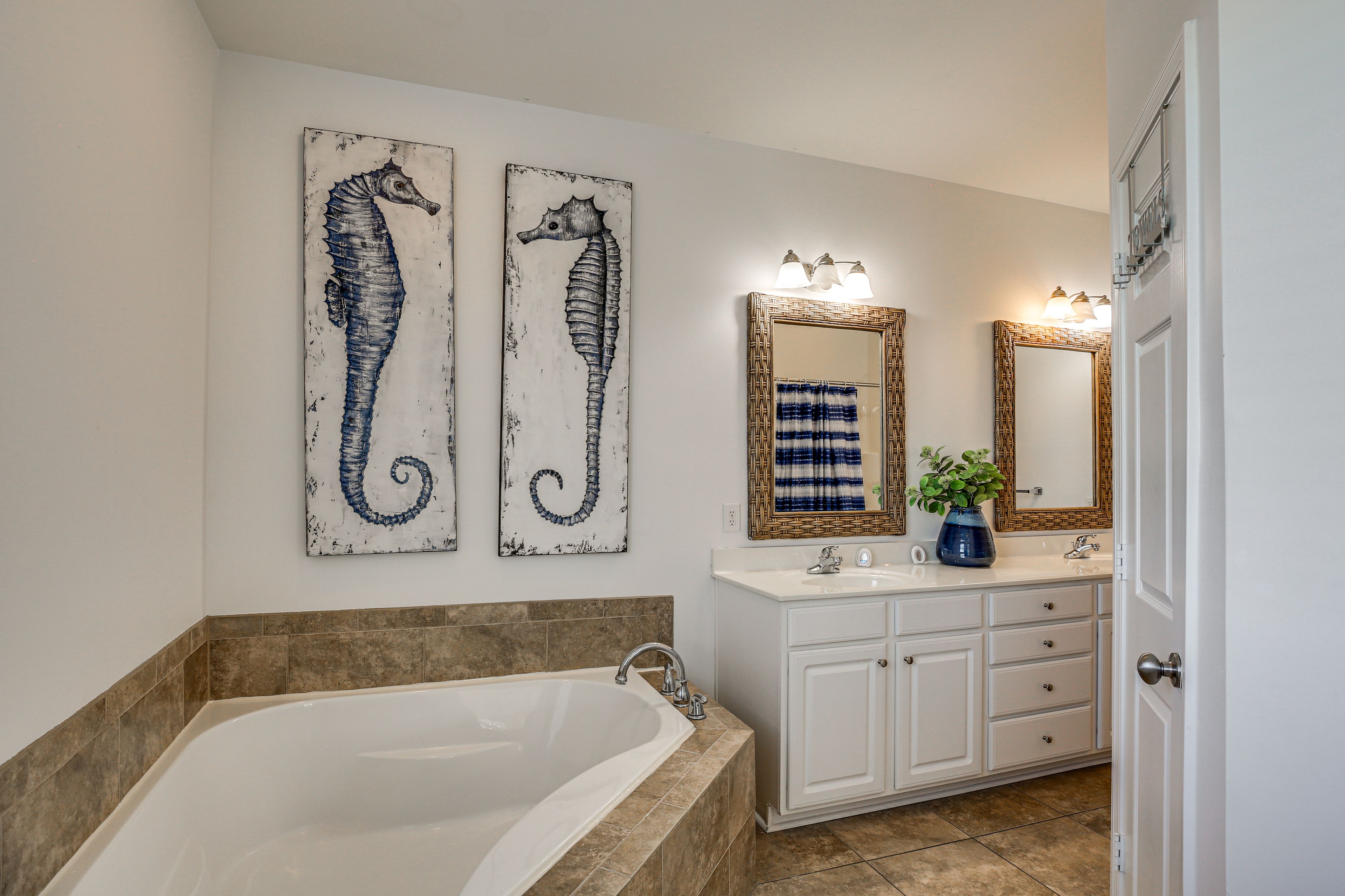 Unit B | Full Bathroom | Upper Level