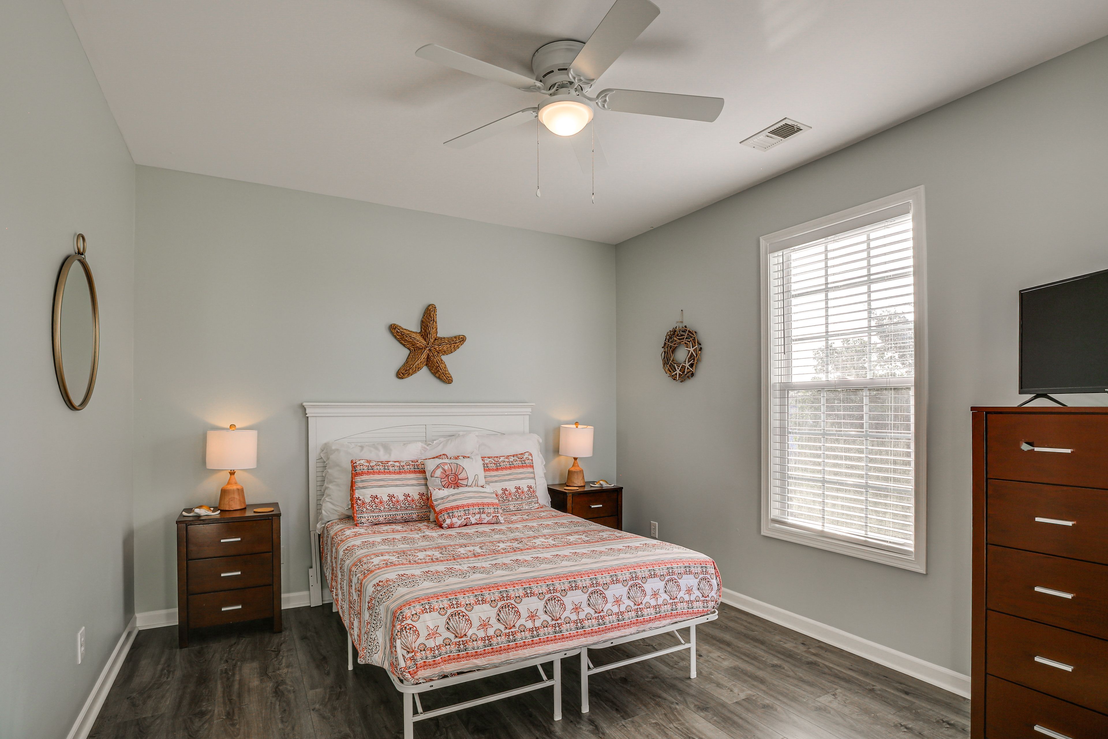 Unit B | Bedroom 12 | Queen Bed | Upper Level