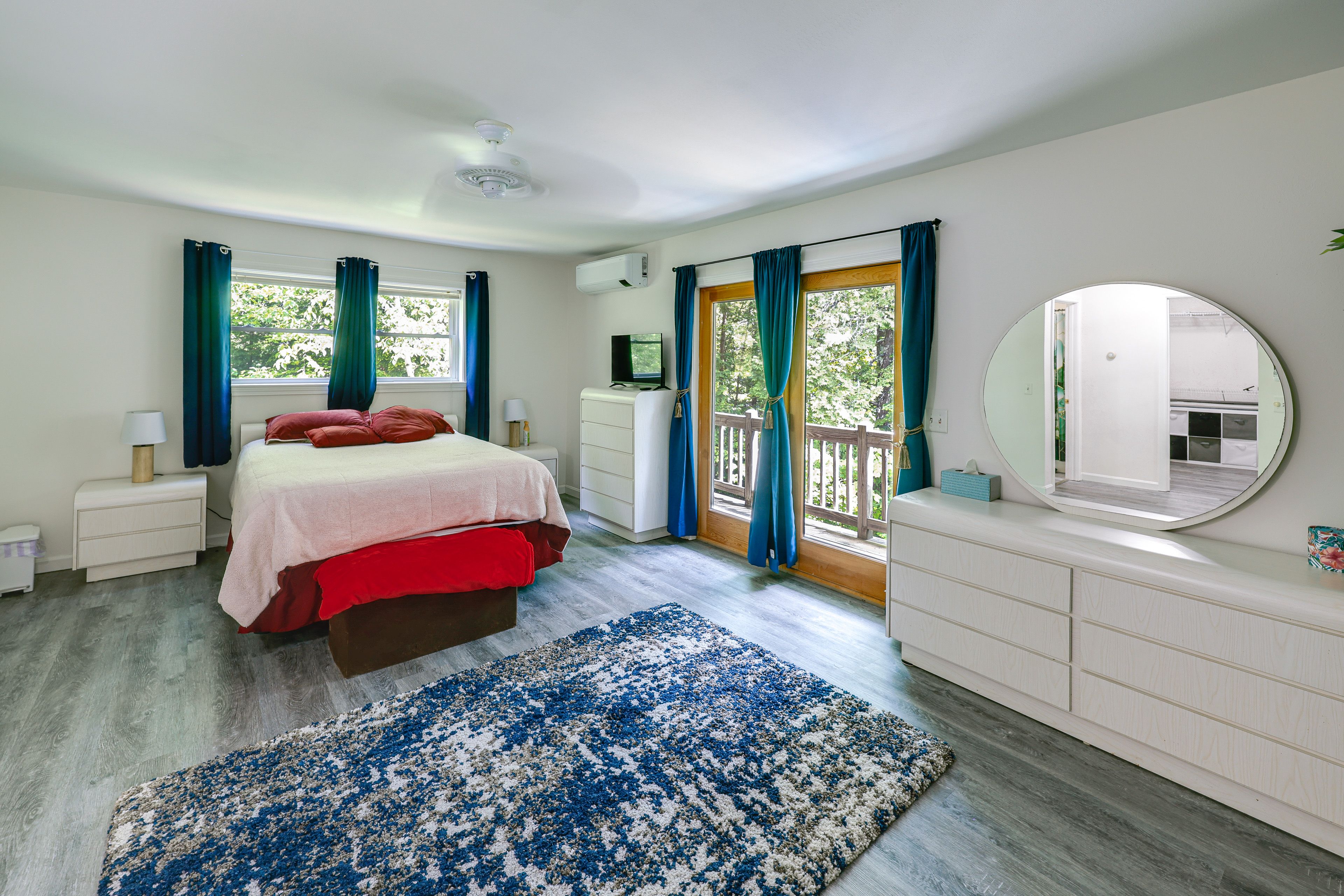 Bedroom 1 | 2nd Floor | Queen Bed